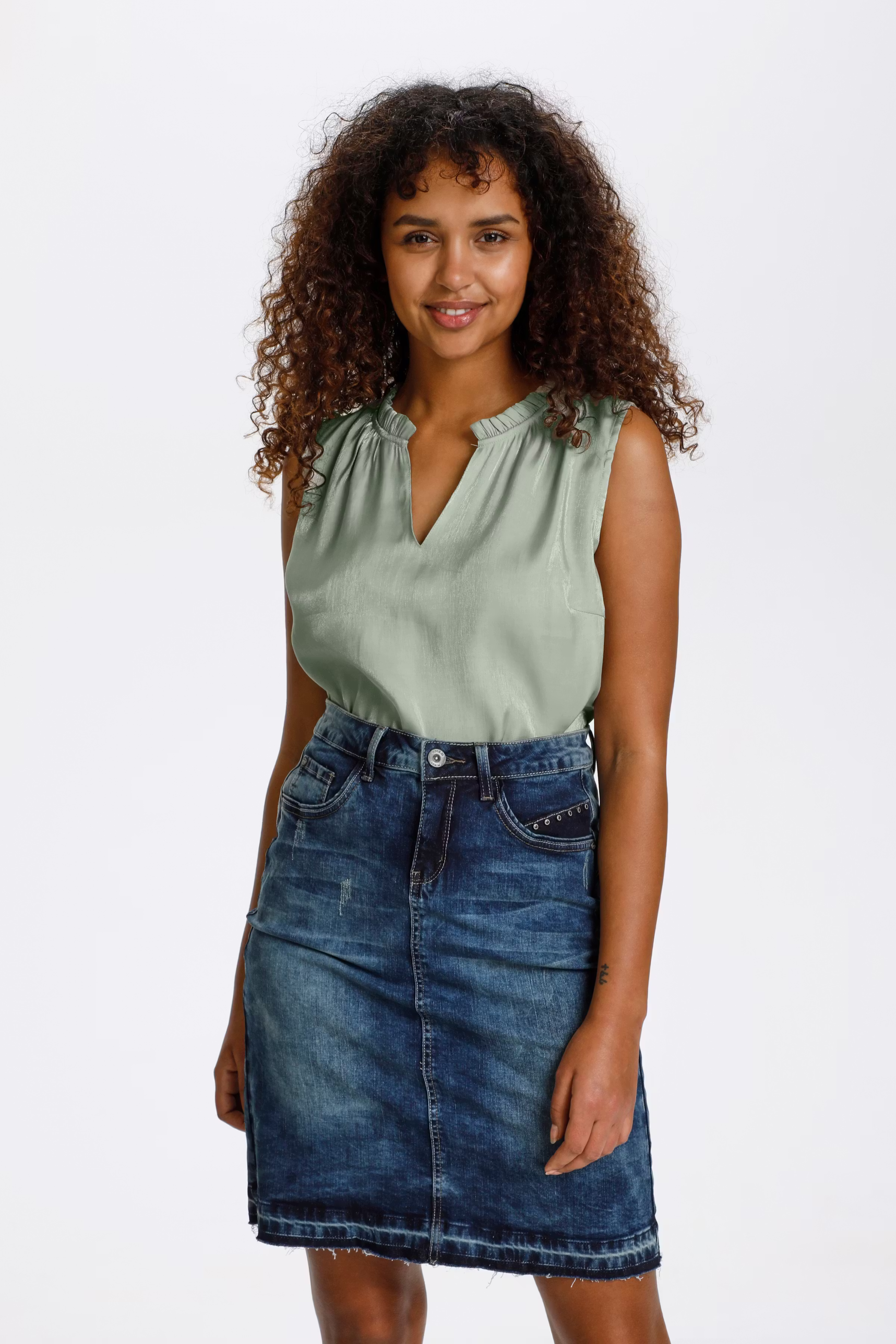 CRcecilie Top

 LOOKBOOK FRONT 10608113-160110