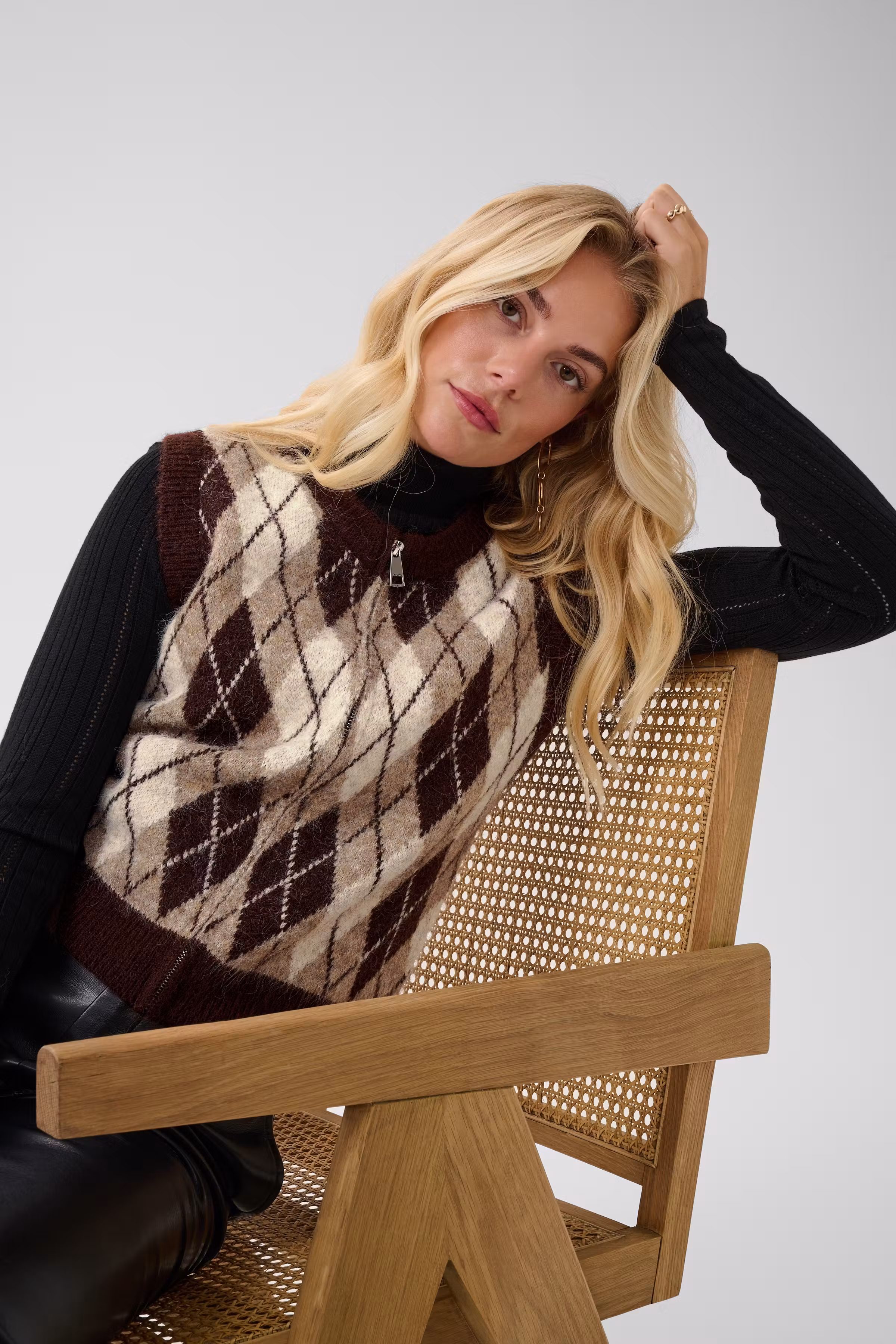 CRMirea Weste LOOKBOOK DETAIL 10615666-1000520