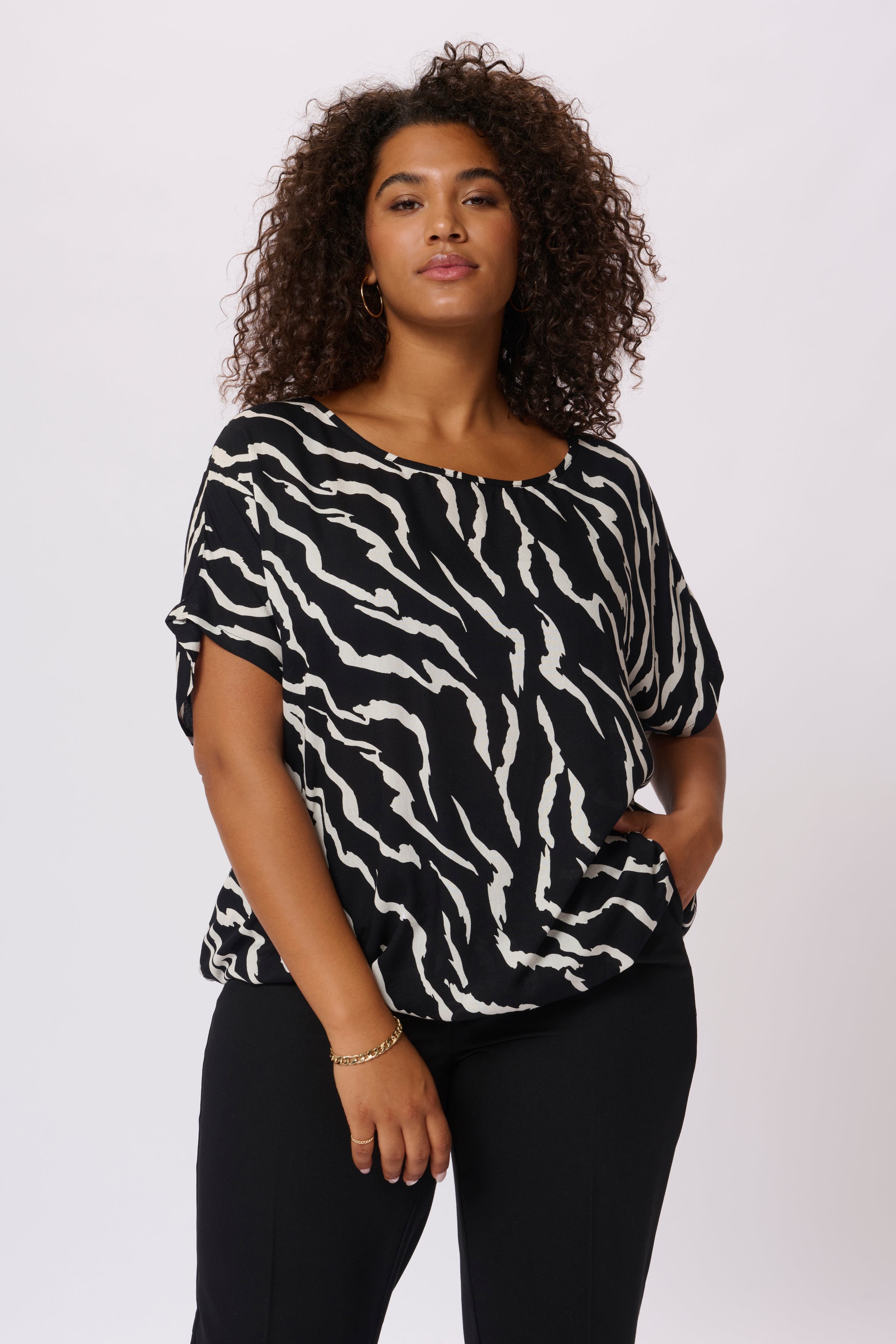 KCsonna Blouse LOOKBOOK FRONT 10581446-103939