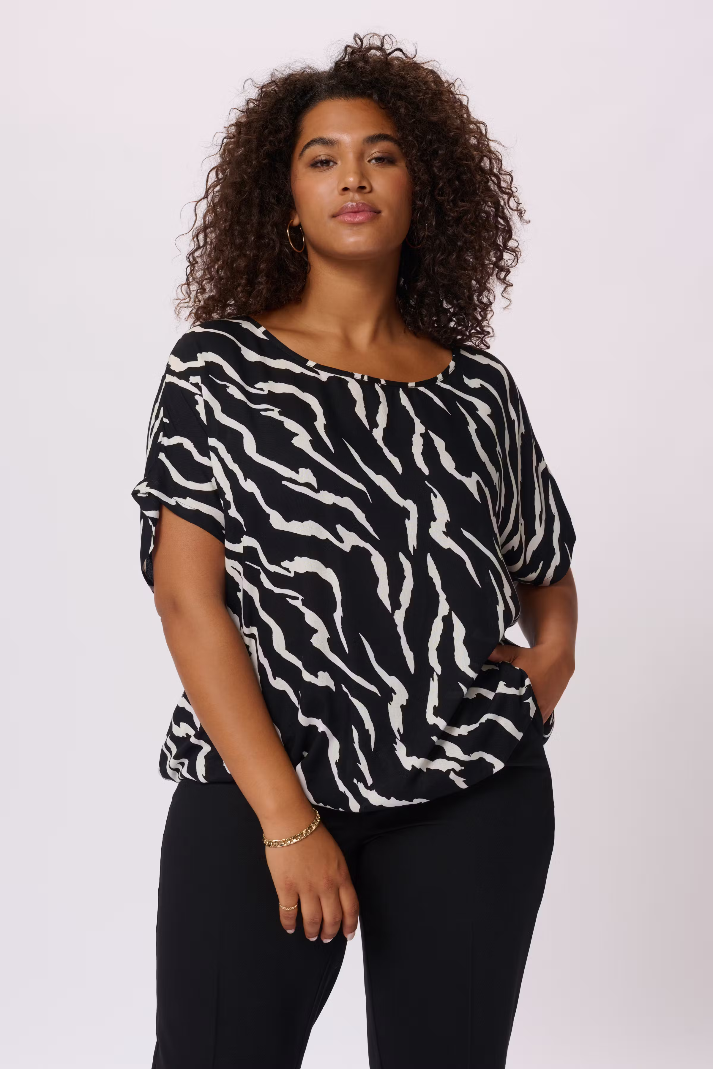 KCsonna Blouse LOOKBOOK FRONT 10581446-103939