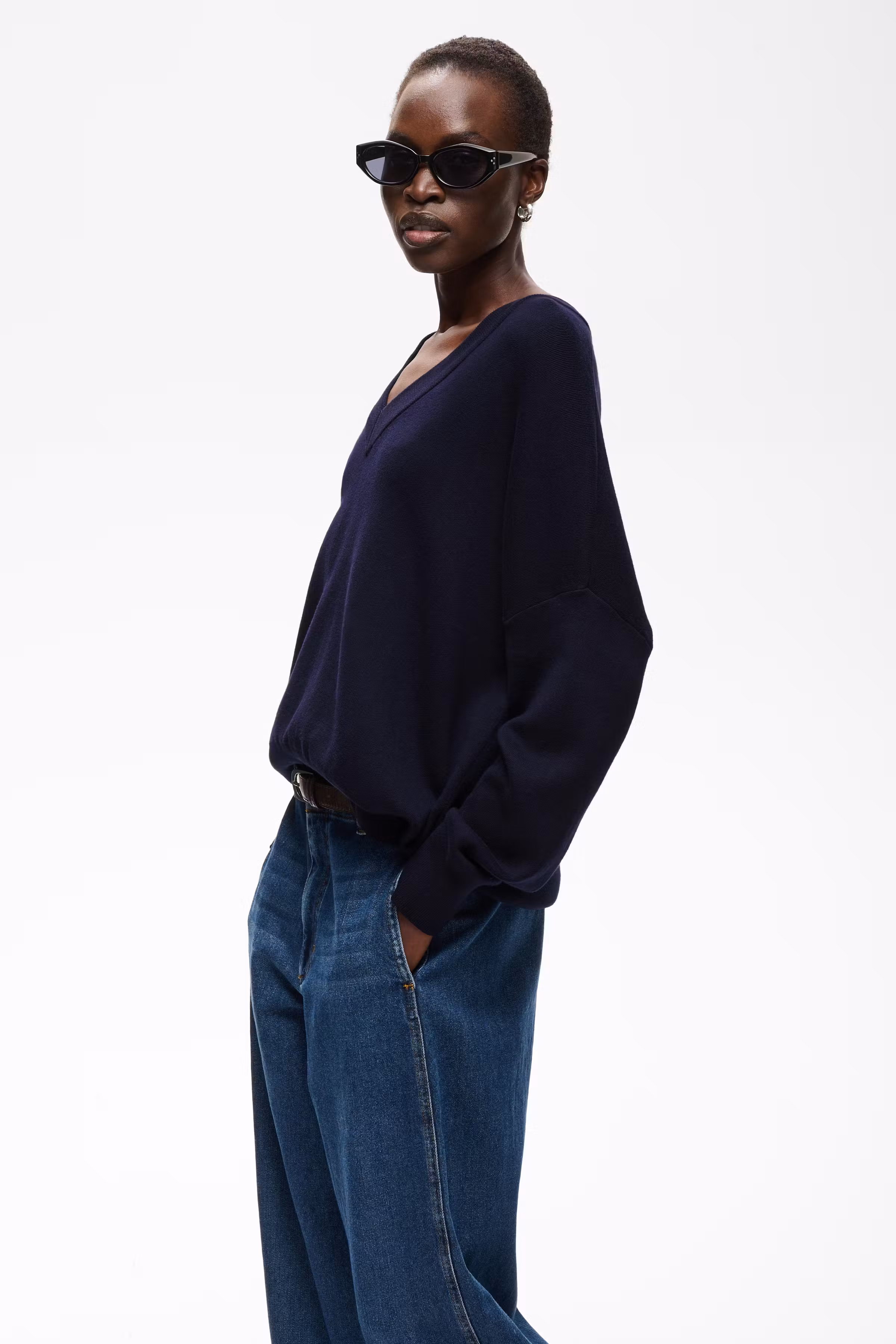 FosterIW V-neck Pullover LOOKBOOK FRONT 30106899-300005
