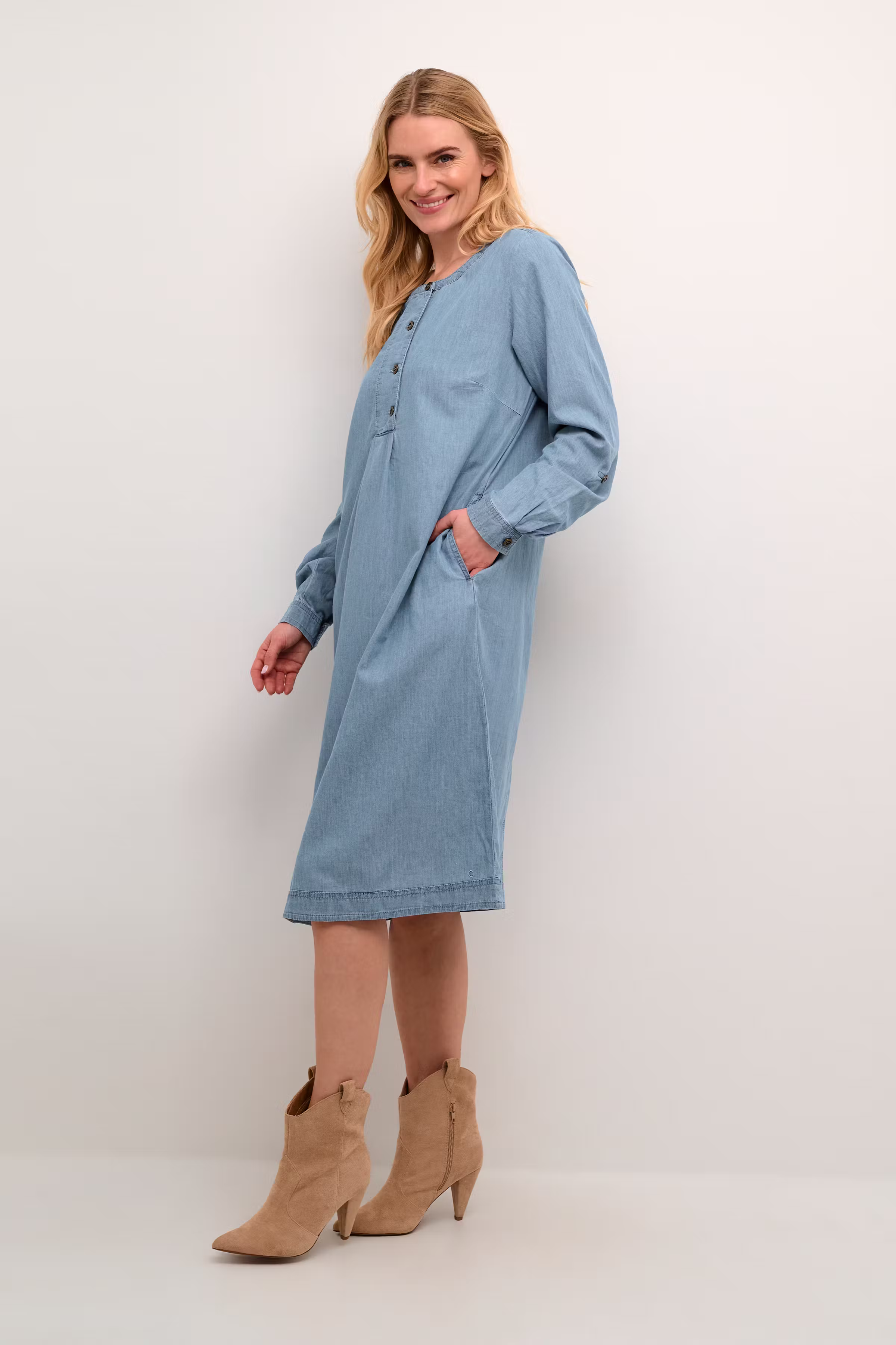 CRMarion Robe LOOKBOOK FRONT 10612727-106099