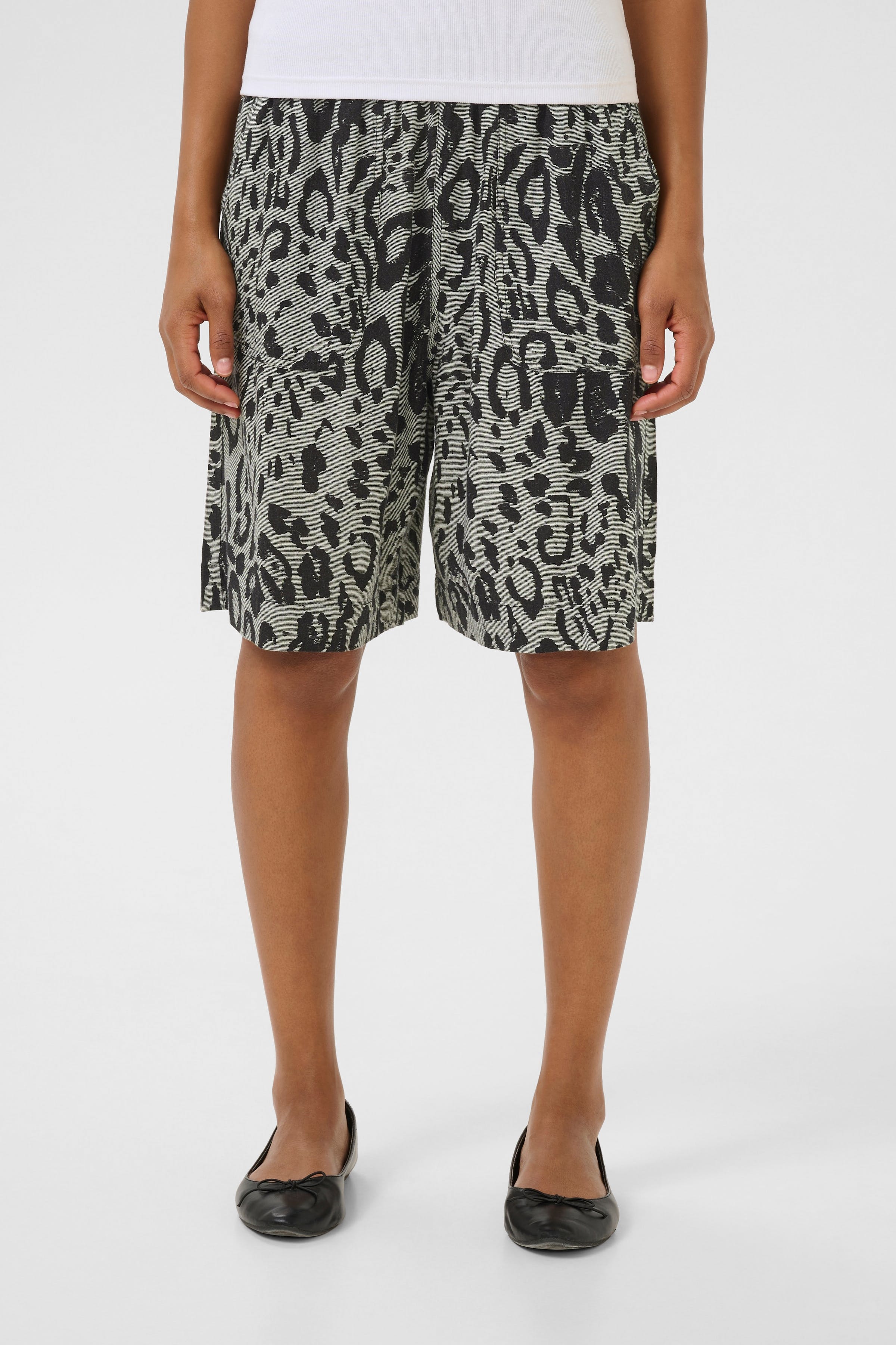 KAmilia Shorts aus Leinen LOOKBOOK FRONT 10509668-107126