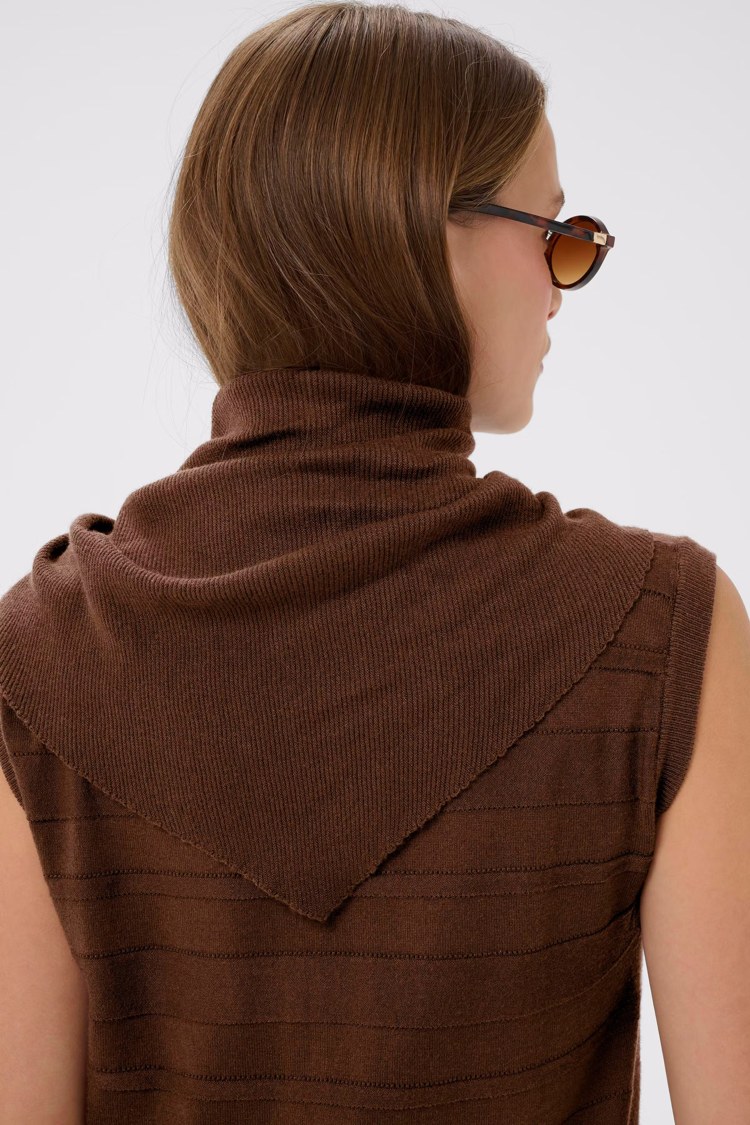 SLSpina Waistcoat LOOKBOOK DETAIL 30409063-191220