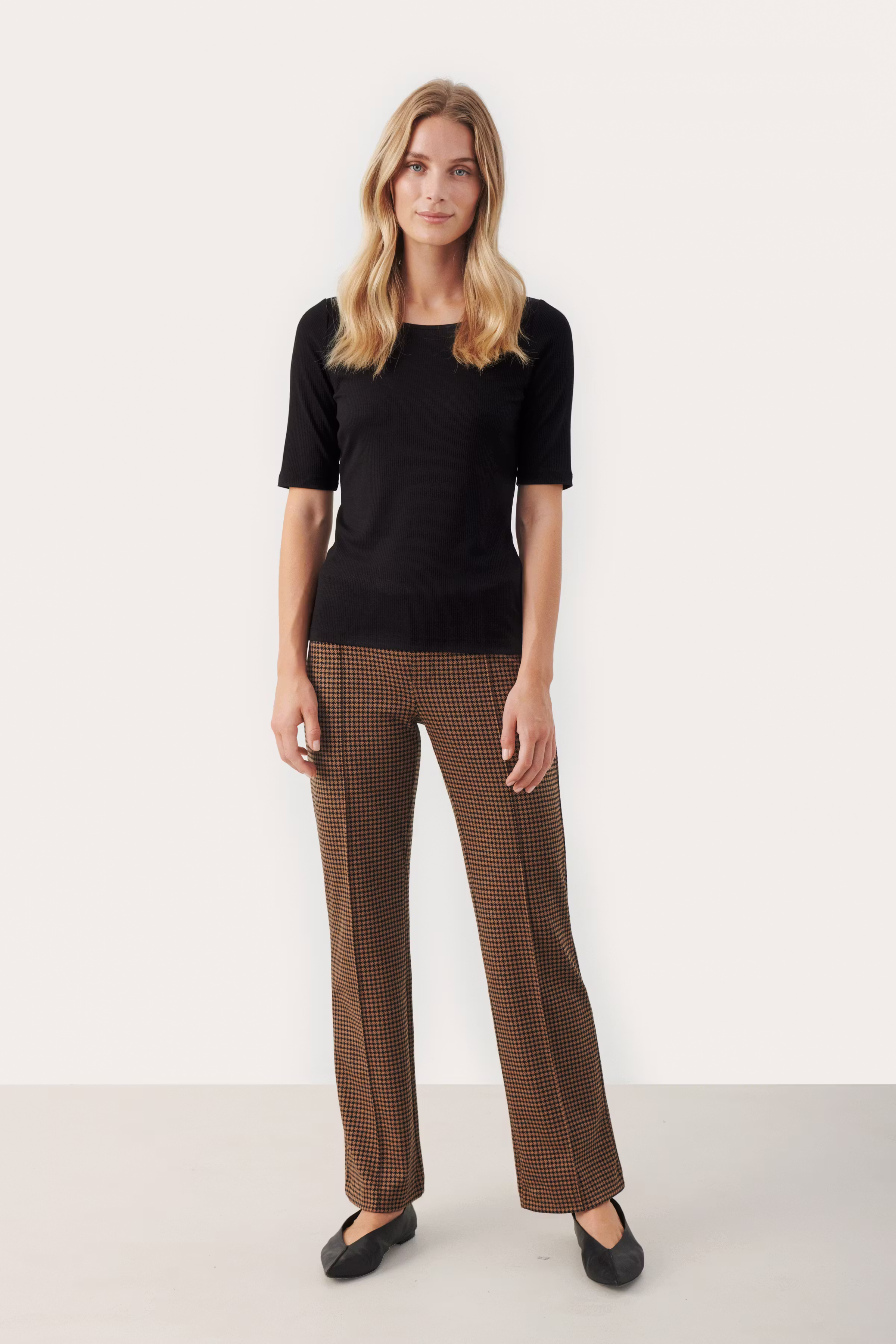 CaitPW T-shirt LOOKBOOK FRONT 30308105-194008