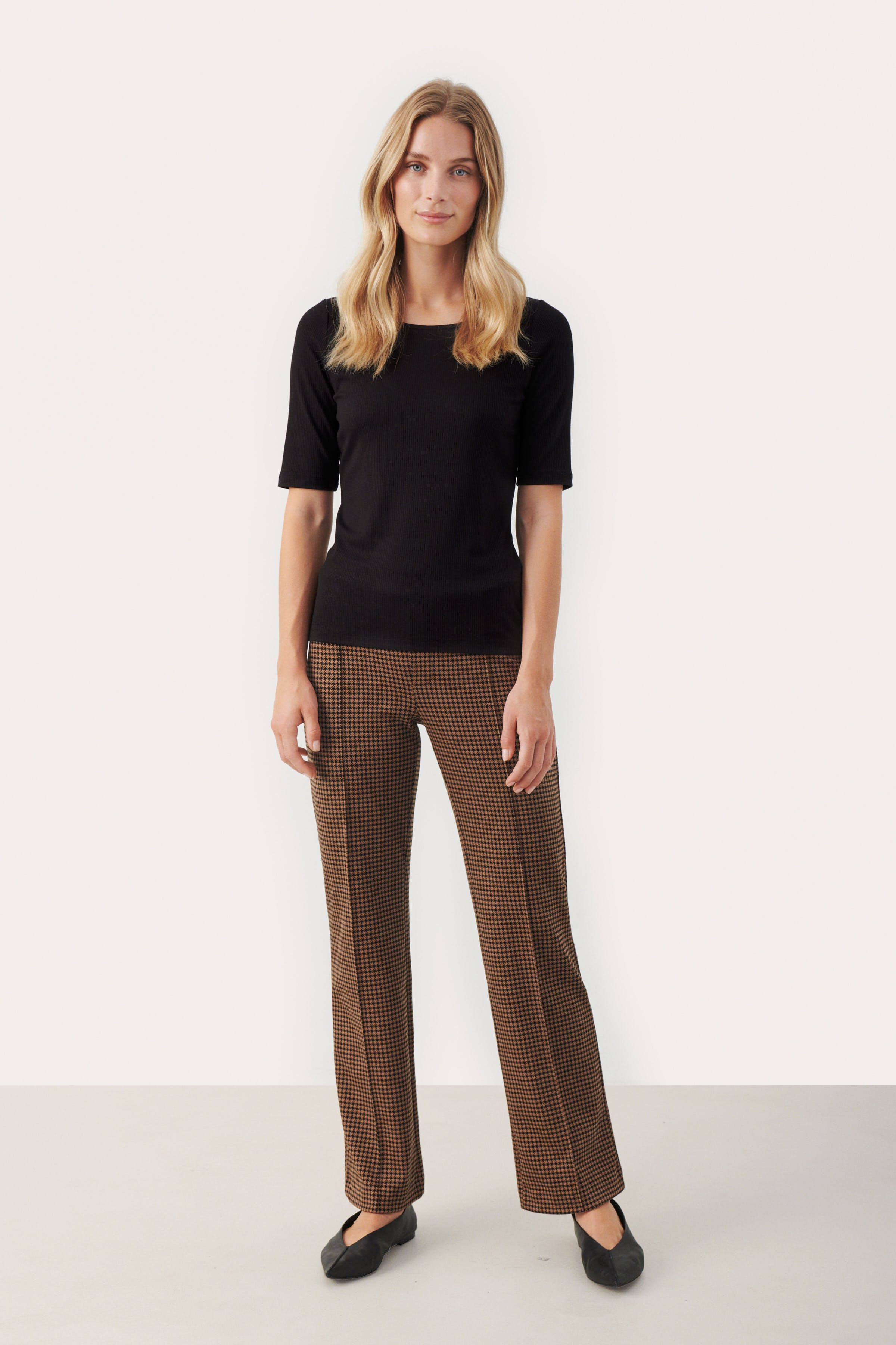 CaitPW T-shirt LOOKBOOK FRONT 30308105-194008