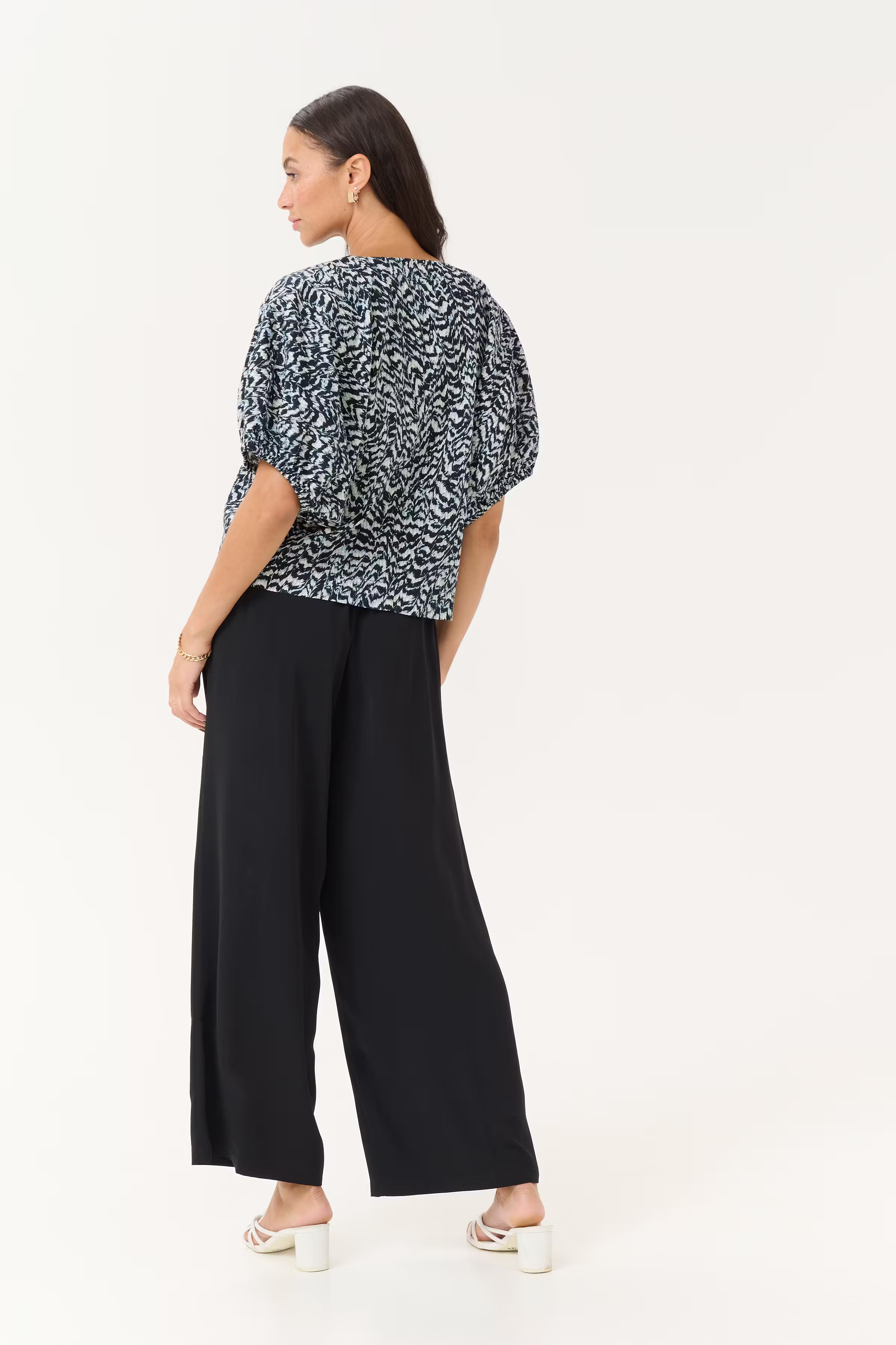 KAruffalo Blouse LOOKBOOK BACK 10509934-107426