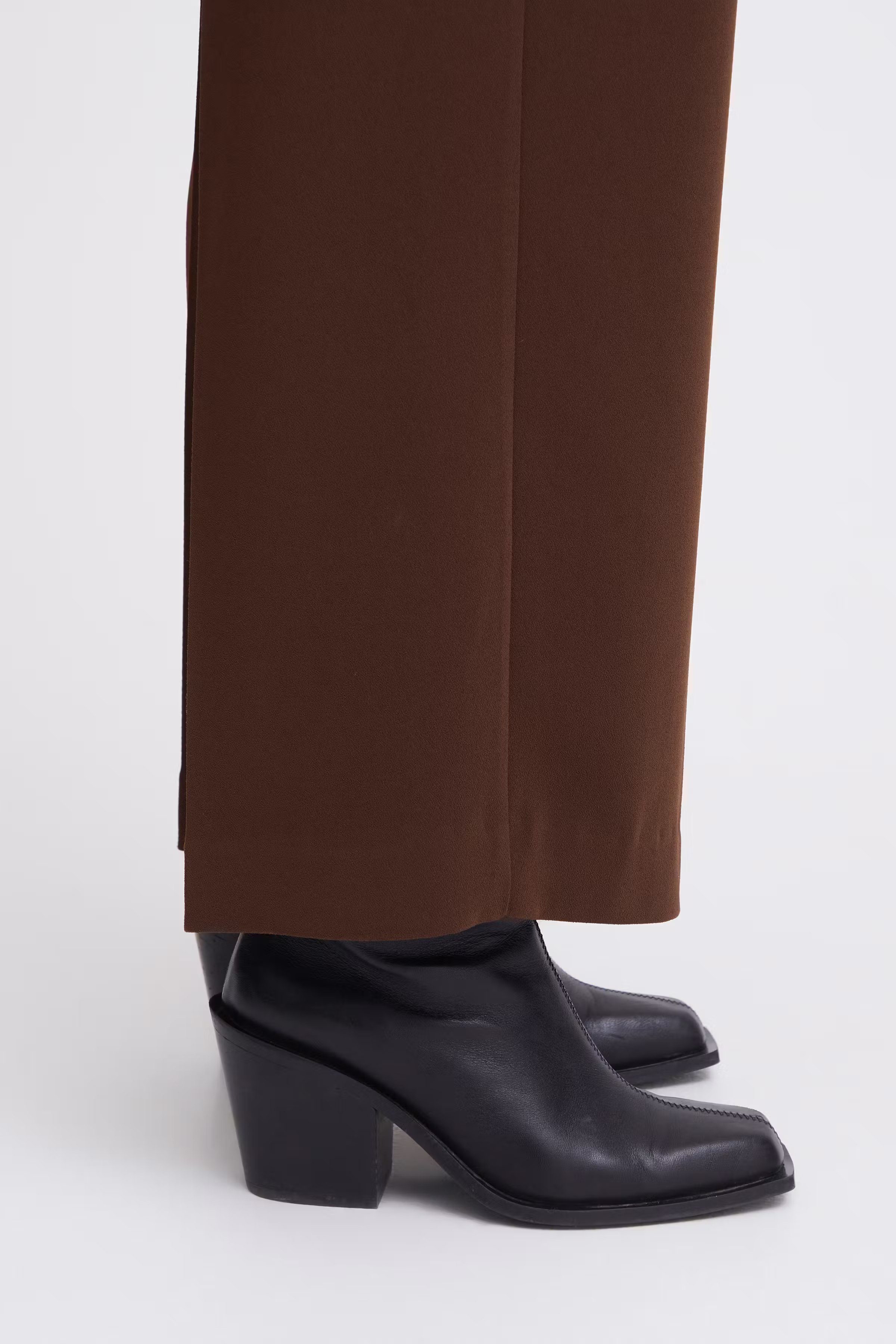 IHDINAVA Trousers LOOKBOOK DETAIL 20119438-191016