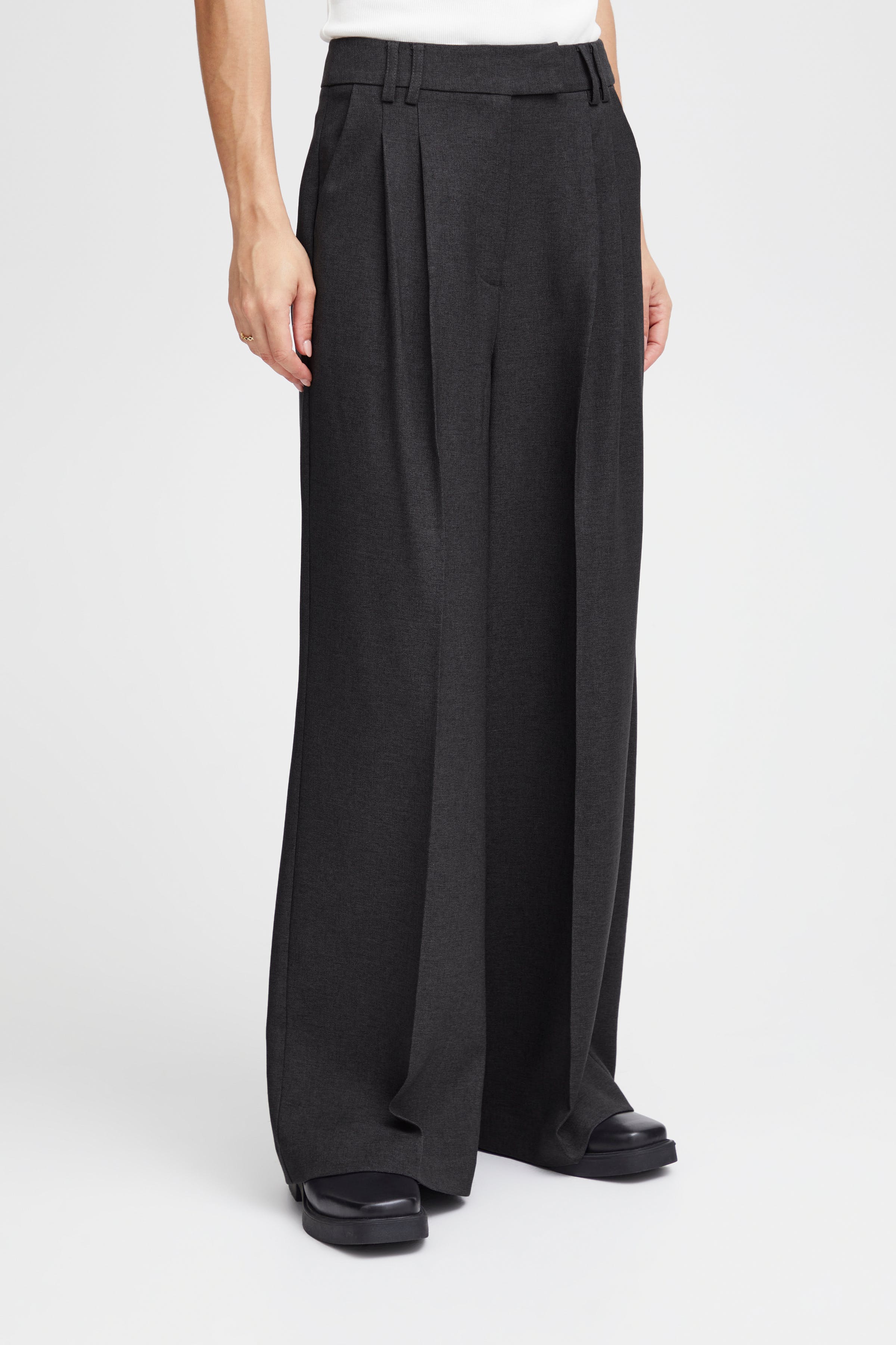 IHZIMMIE Bukser LOOKBOOK FRONT 20119677-200319