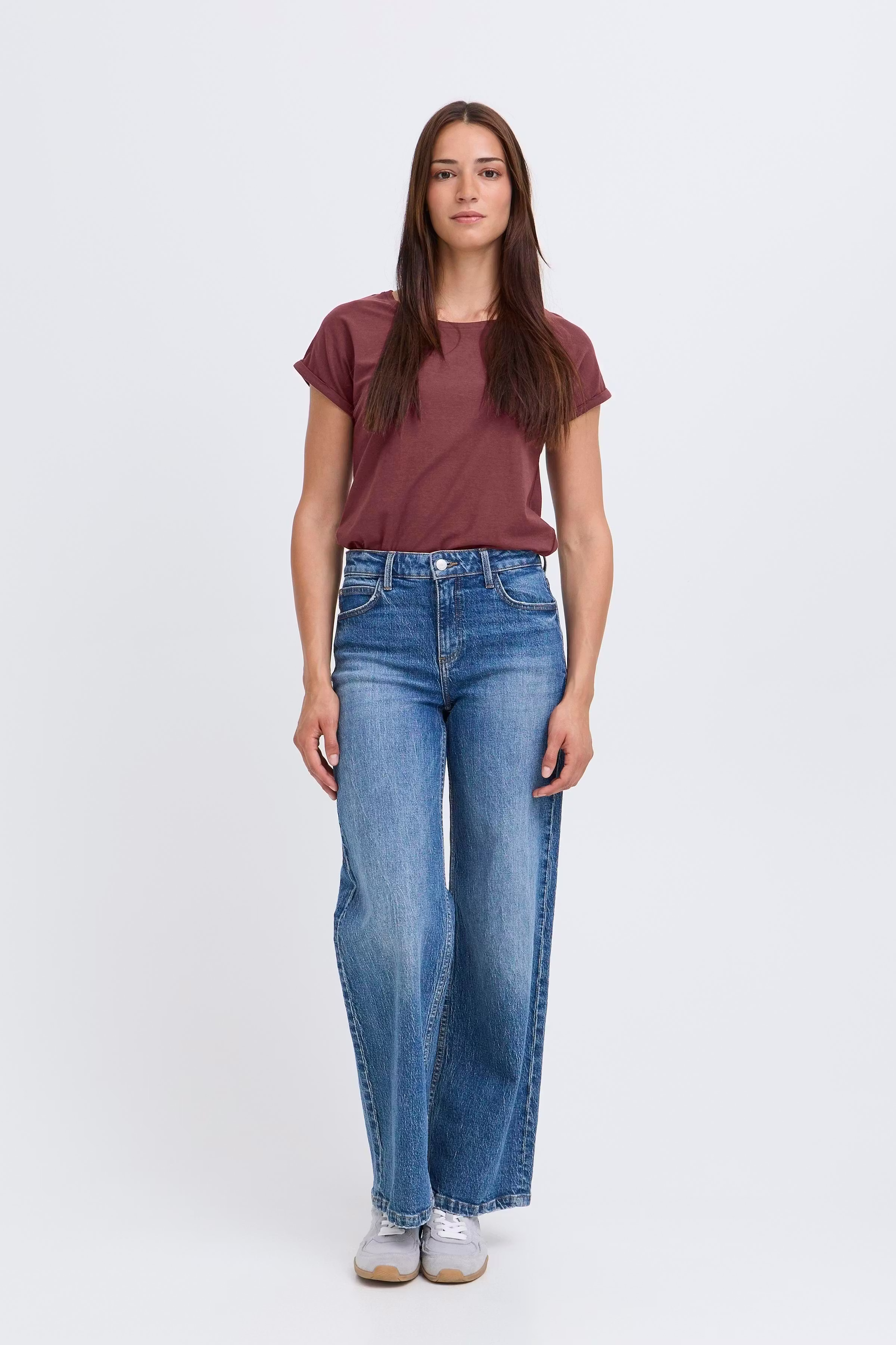 BYPamila T-shirt LOOKBOOK FRONT 20804205-191627