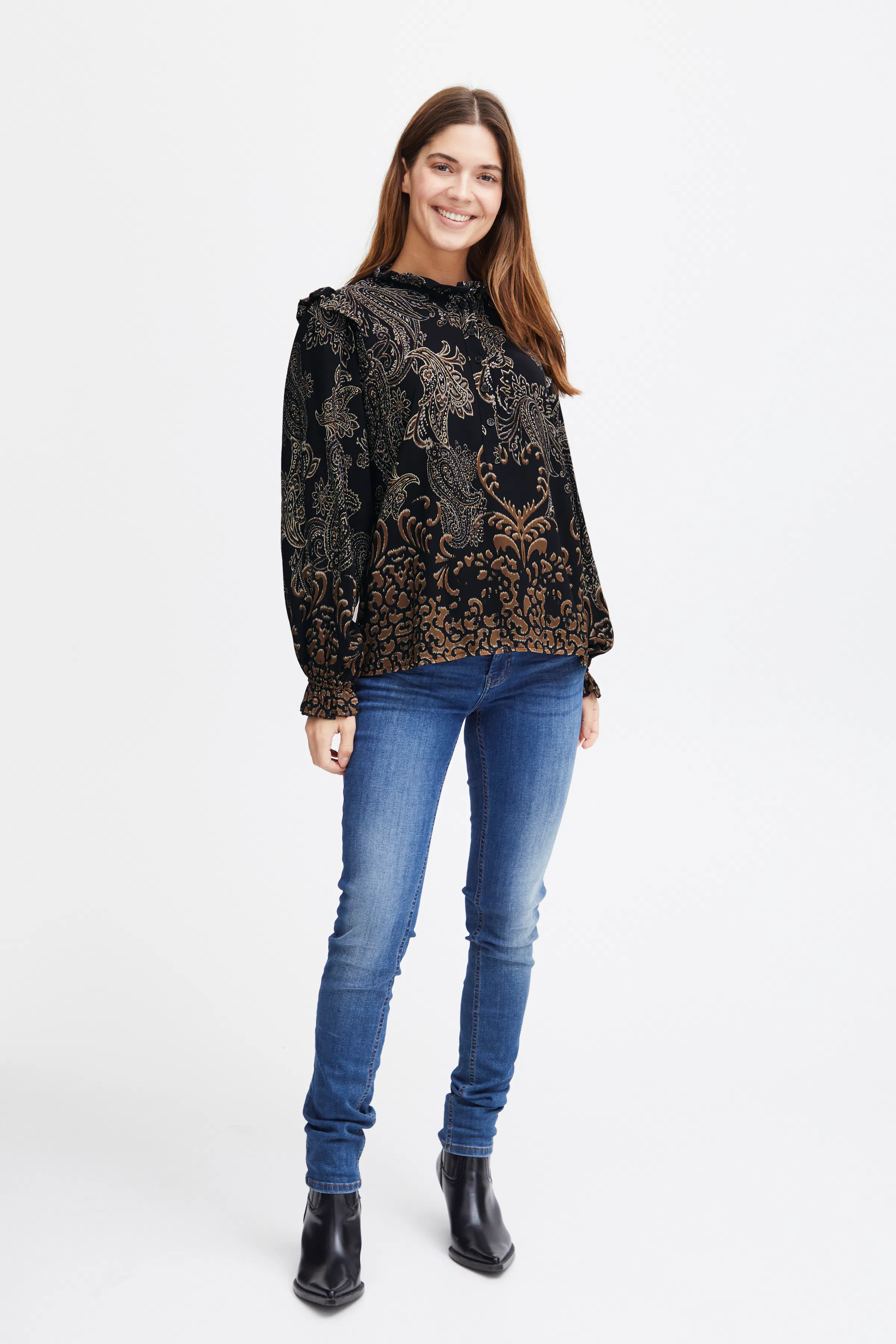 SBMORA Bluse LOOKBOOK FRONT 22100429-203920
