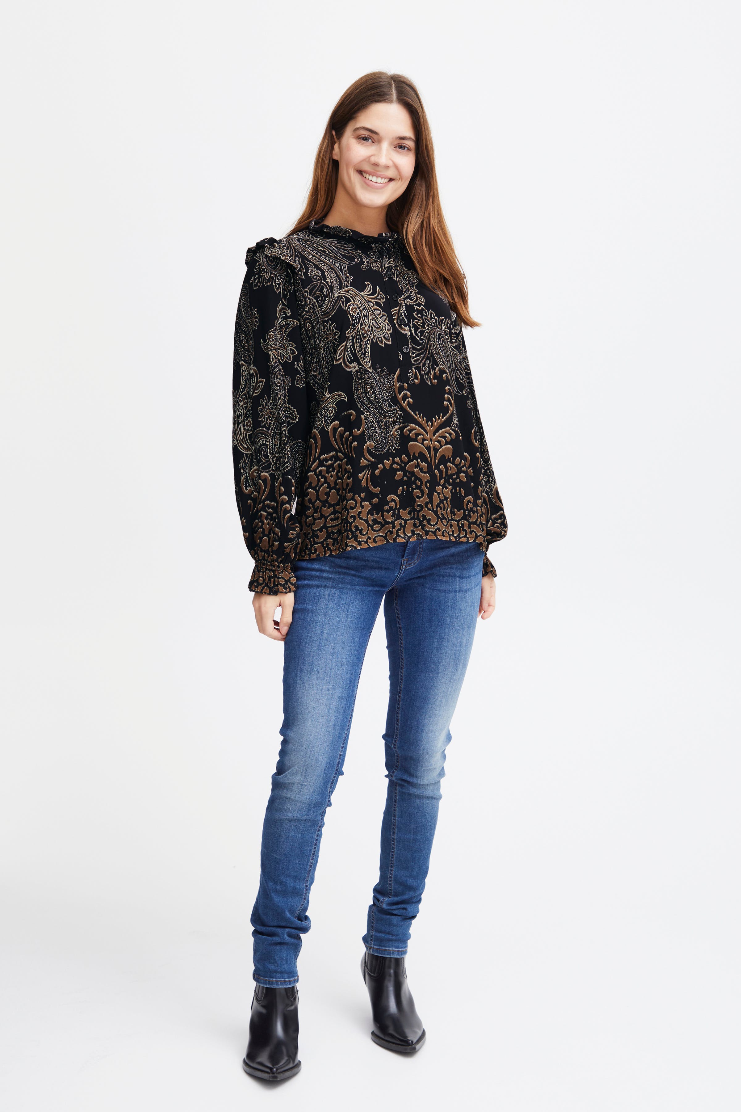 SBMORA Bluse LOOKBOOK FRONT 22100429-203920