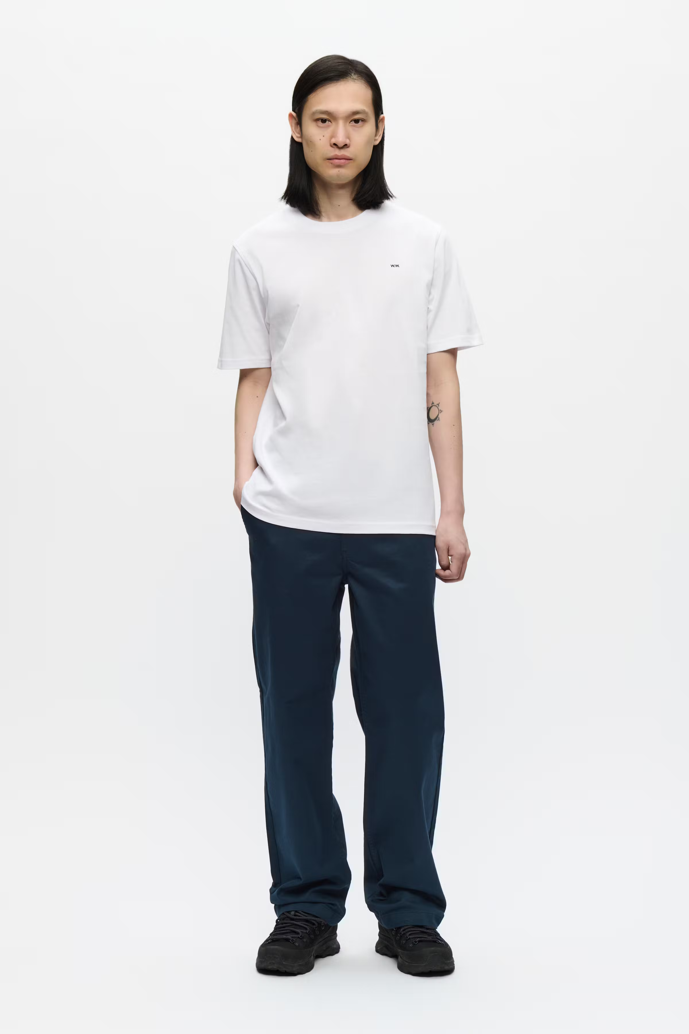 WWEssential T-shirt LOOKBOOK FRONT 30250245-110601