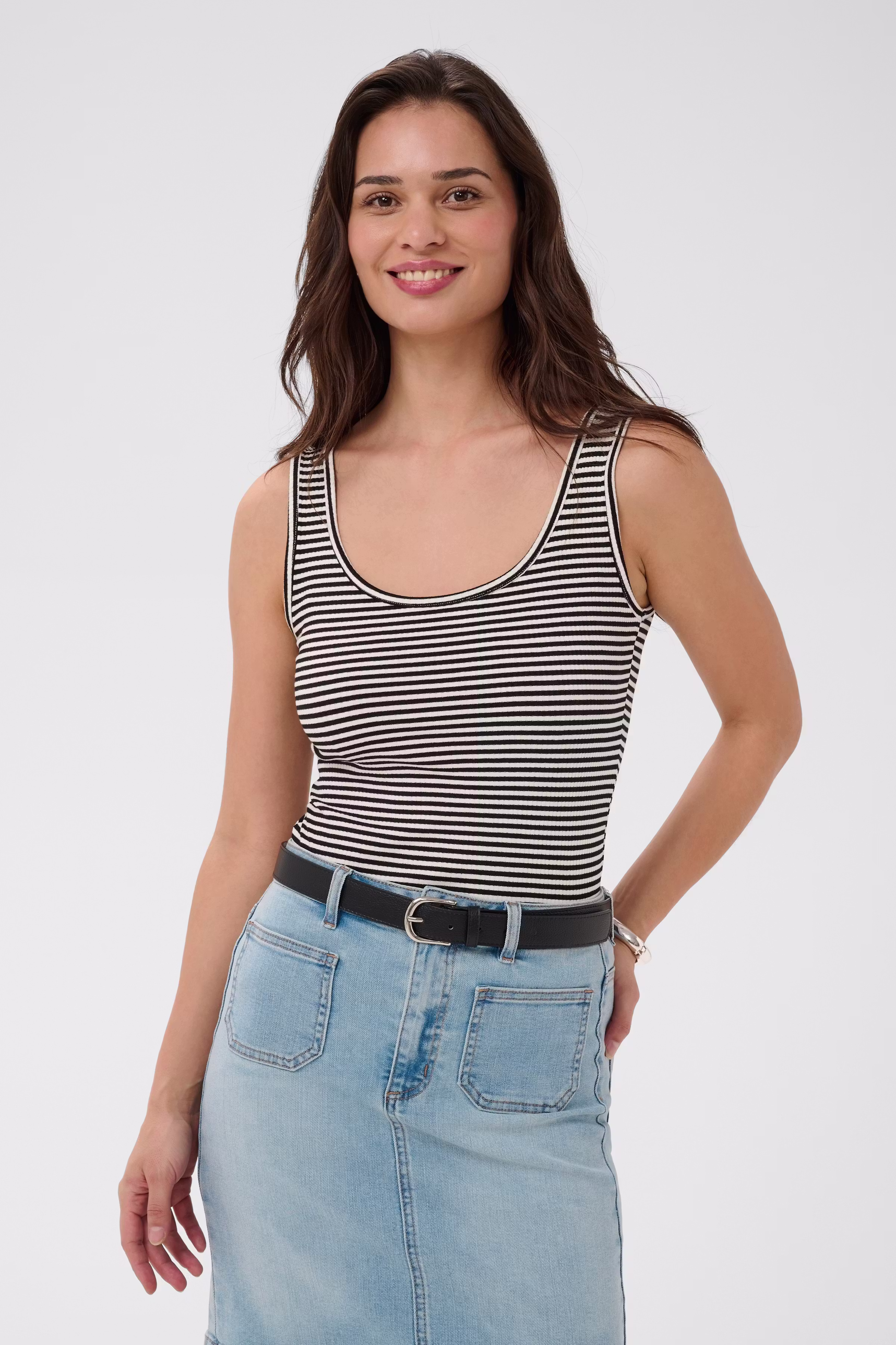 KAtiana Top LOOKBOOK FRONT 10511511-100200