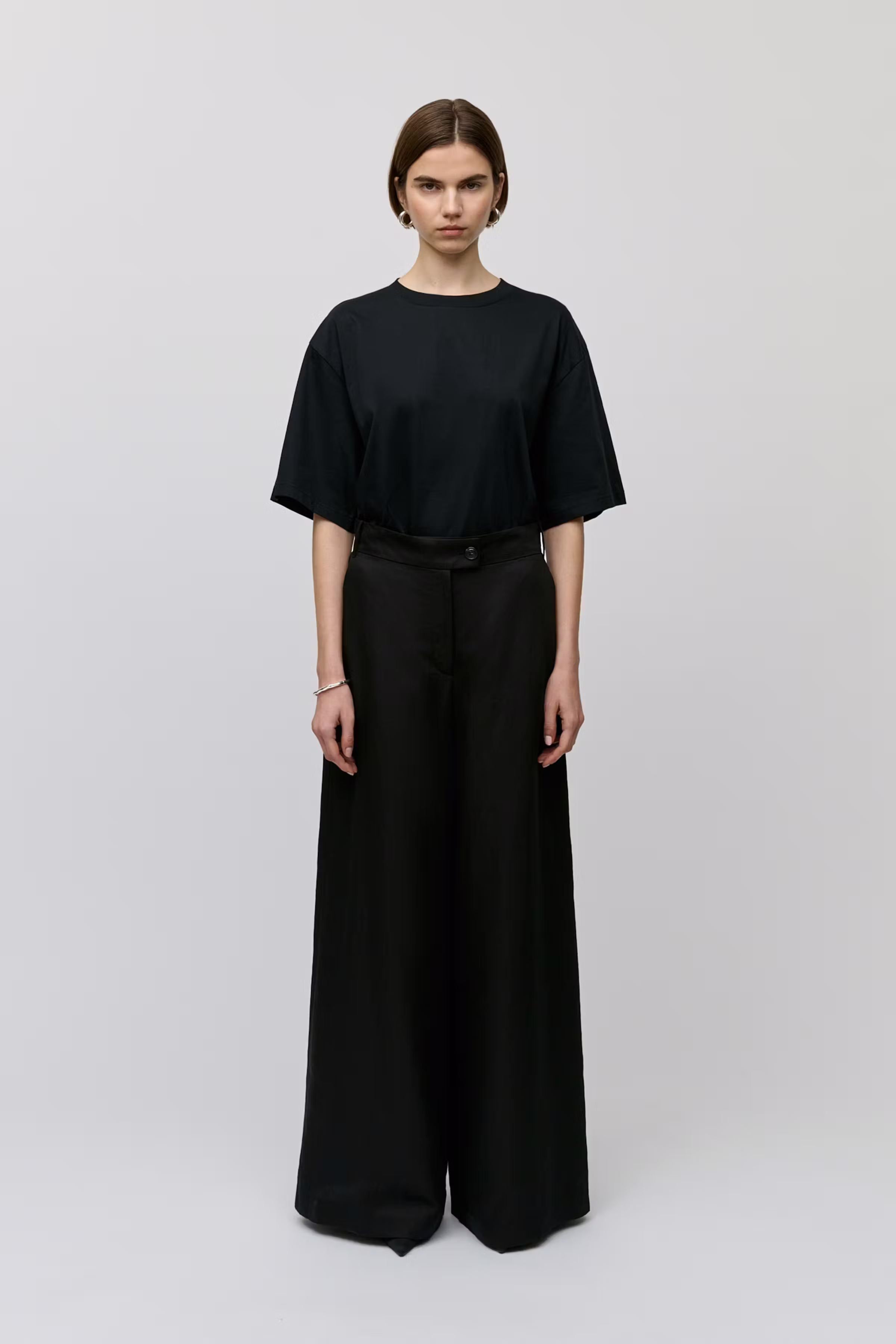 PIERA Trousers LOOKBOOK FRONT 30600622-BK999