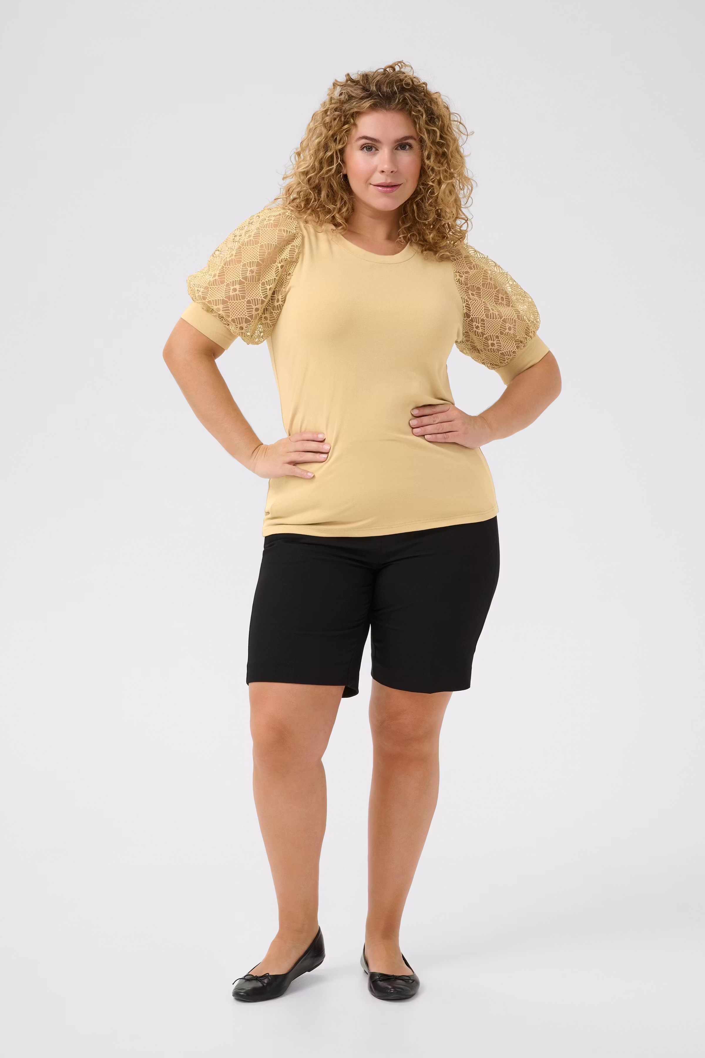 KCtana T-shirt LOOKBOOK FRONT 10582289-161120