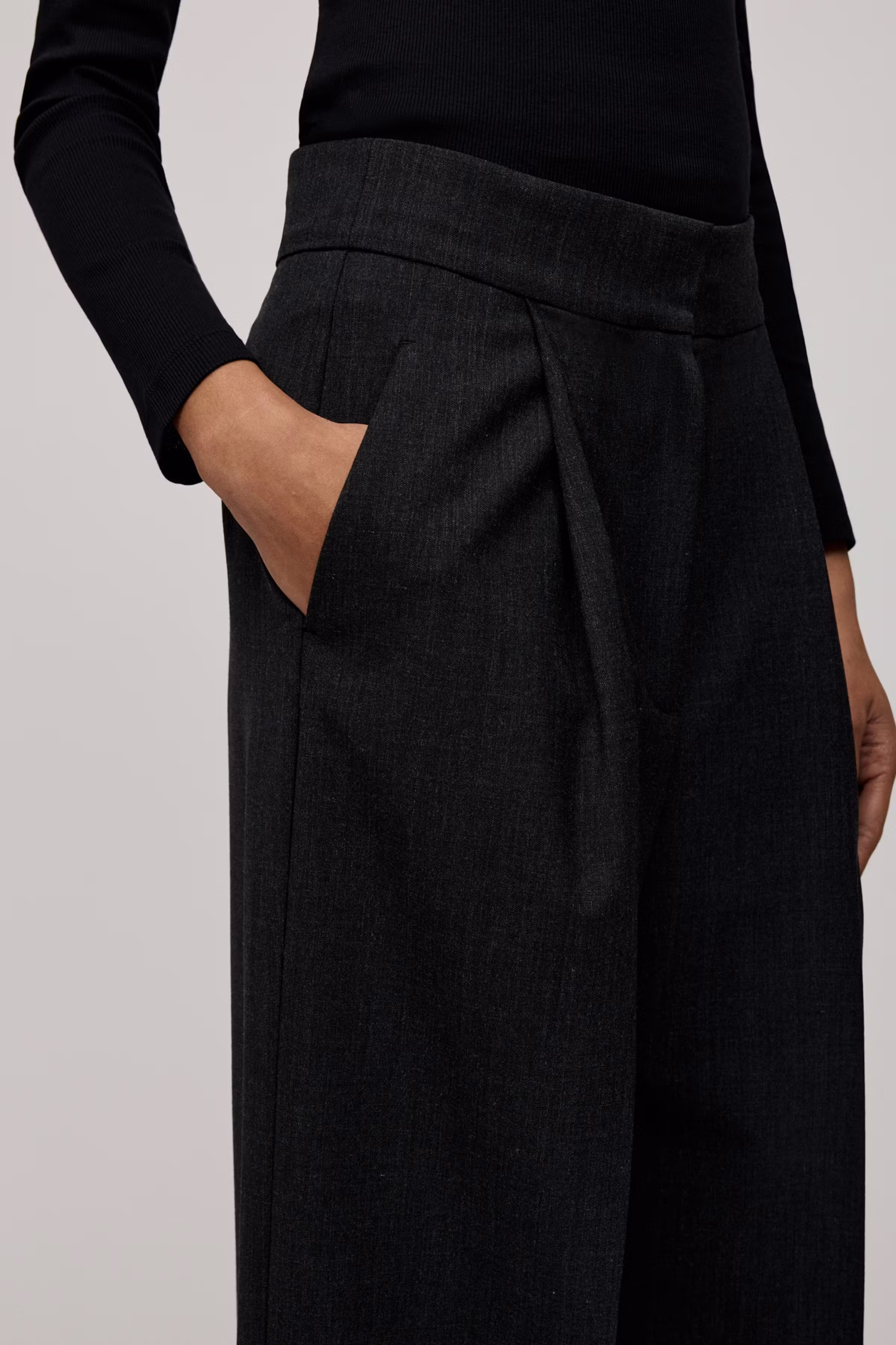 PRESCILLIA SUE Trousers LOOKBOOK DETAIL 30600623-GY949