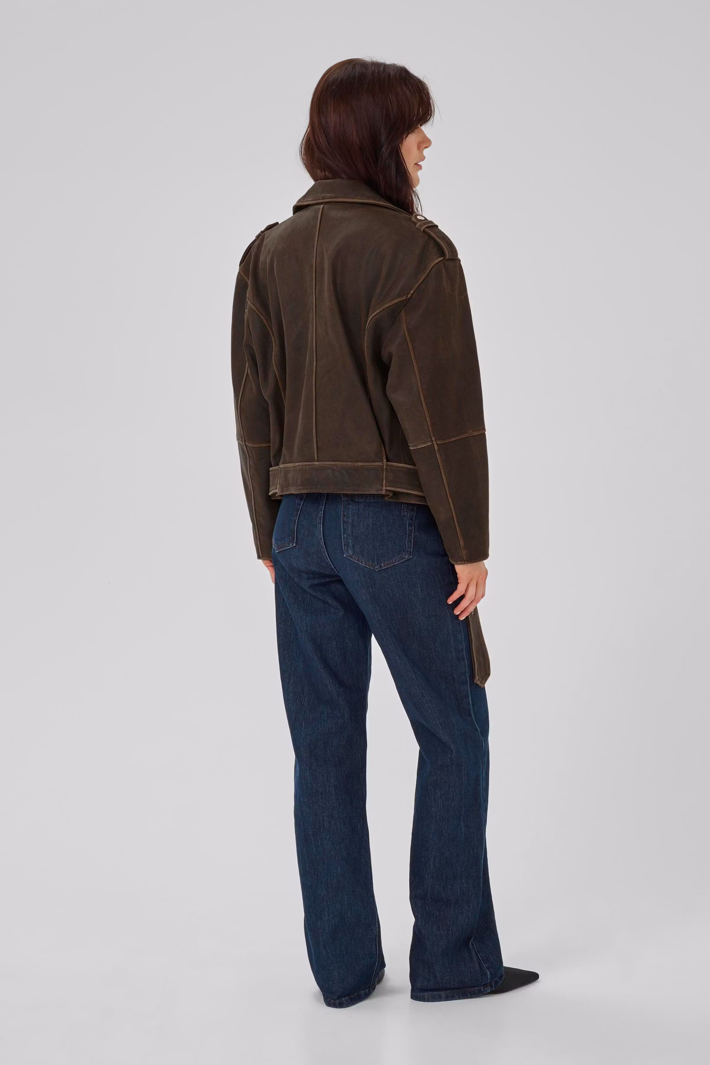 01 THE GILO LEATHER JACKET LOOKBOOK BACK 10704658-105575