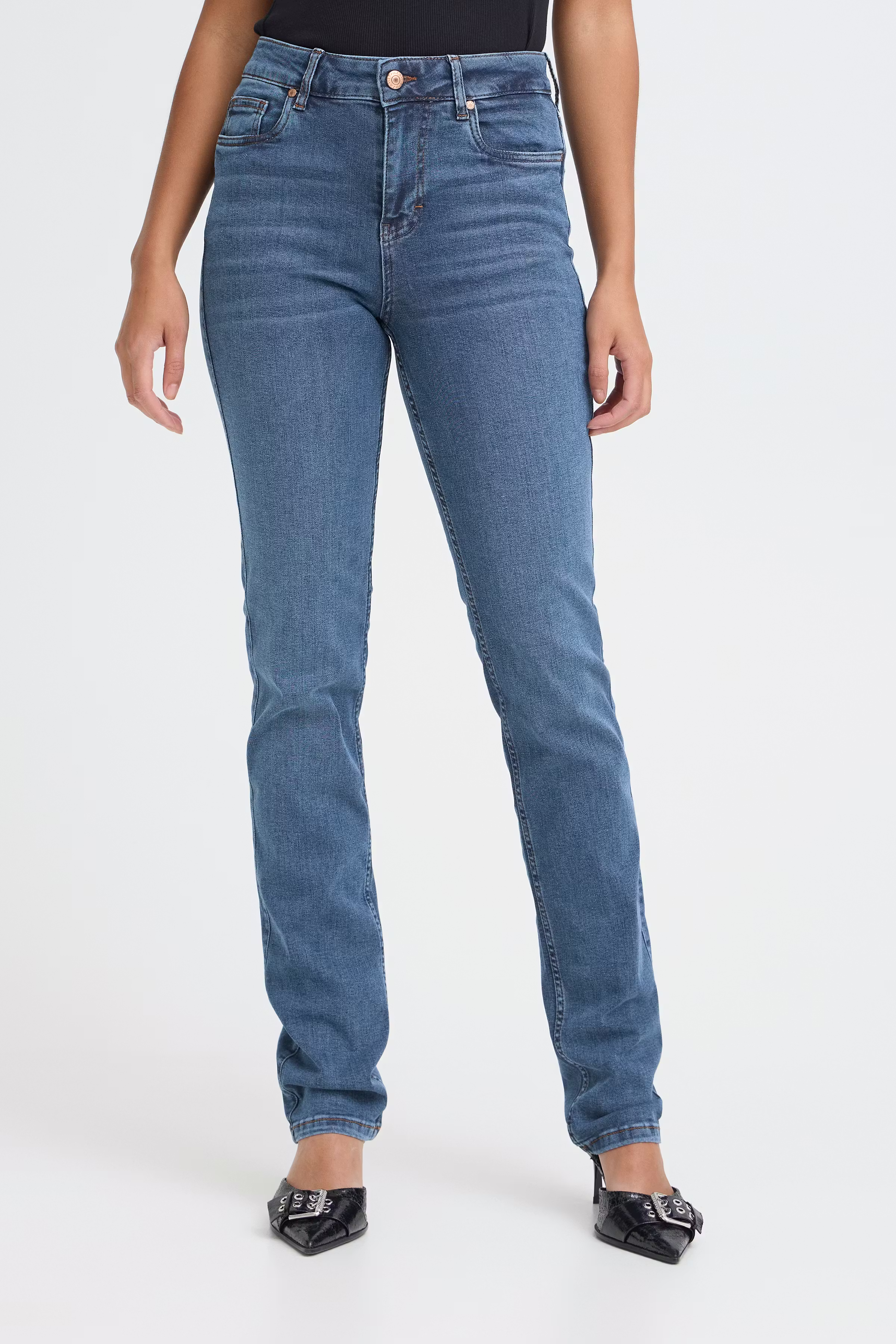 PZEMMA HW JEANS MEDIUM STRAIGH LOOKBOOK FRONT 50206336-205070