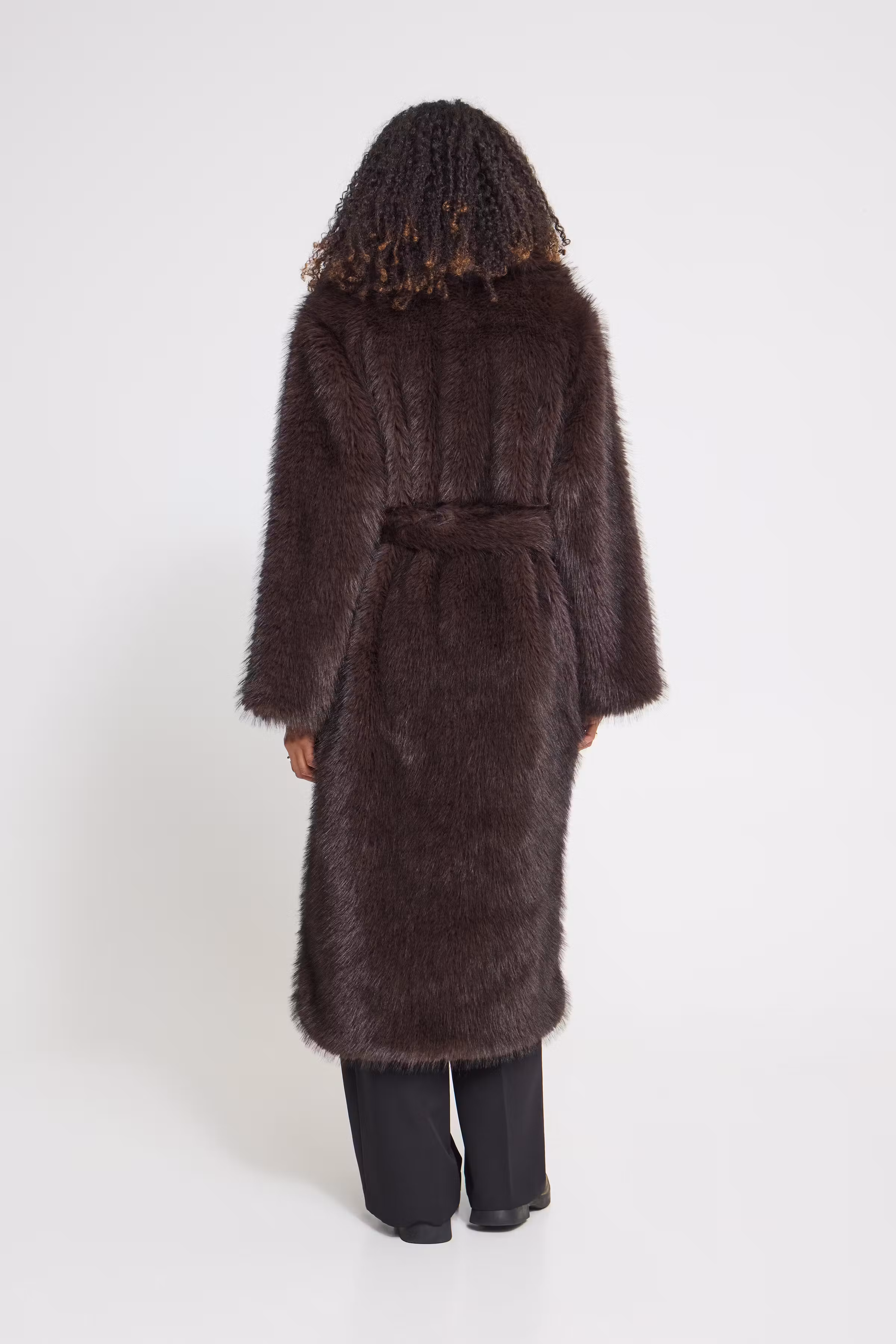 IHHAVUZA Oberbekleidung LOOKBOOK BACK 20125927-1909121