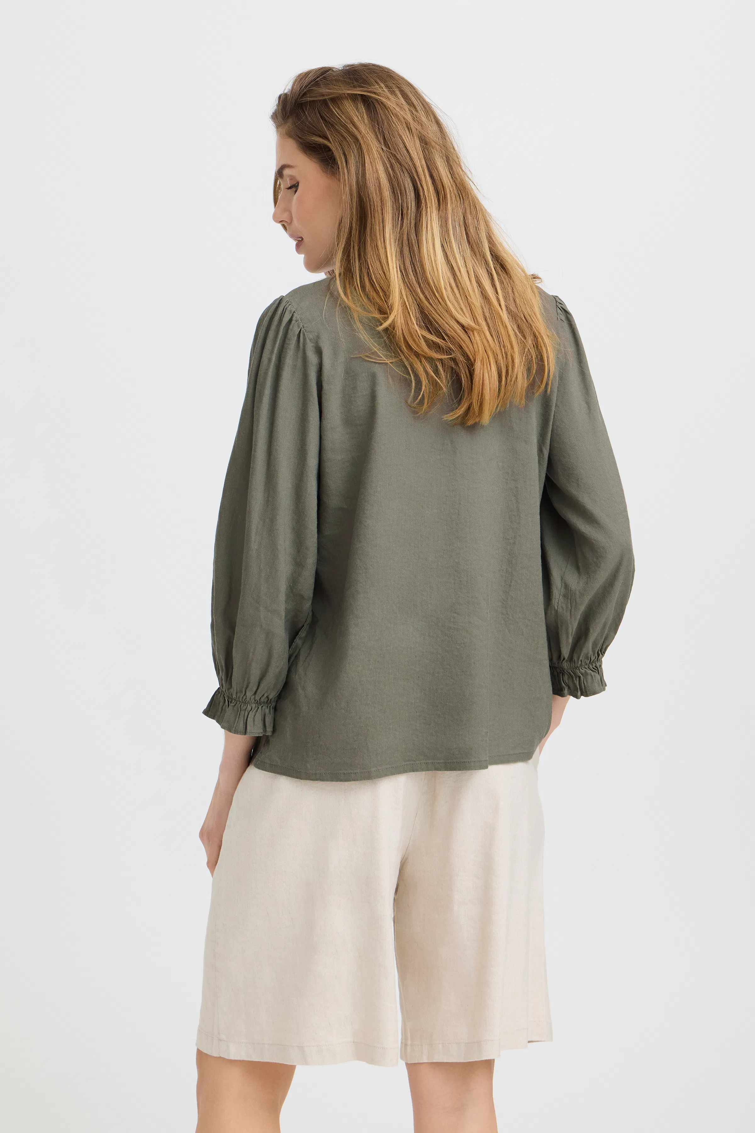 PZLUCA Bluse LOOKBOOK BACK 50210428-180312