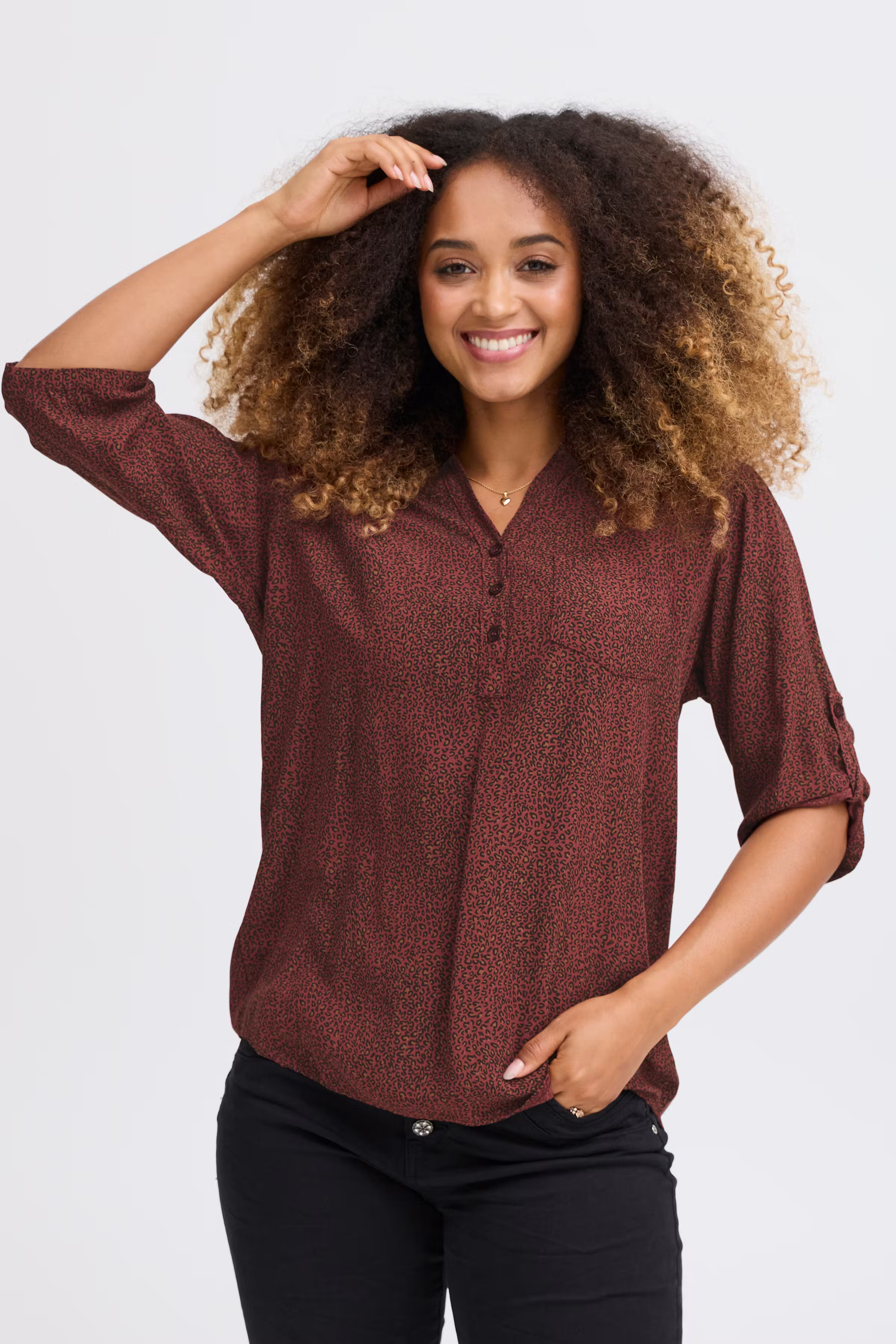 SBRAFIA Bluse LOOKBOOK DETAIL 22100341-191543