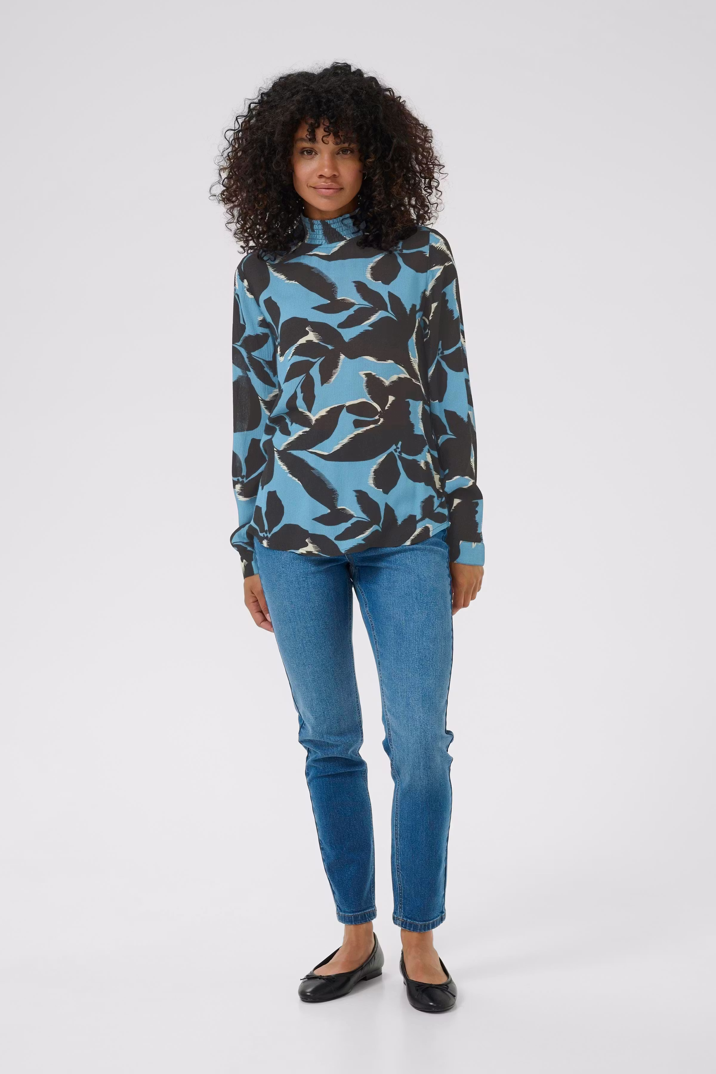 KAamber Bluse LOOKBOOK FRONT 10508258-108389