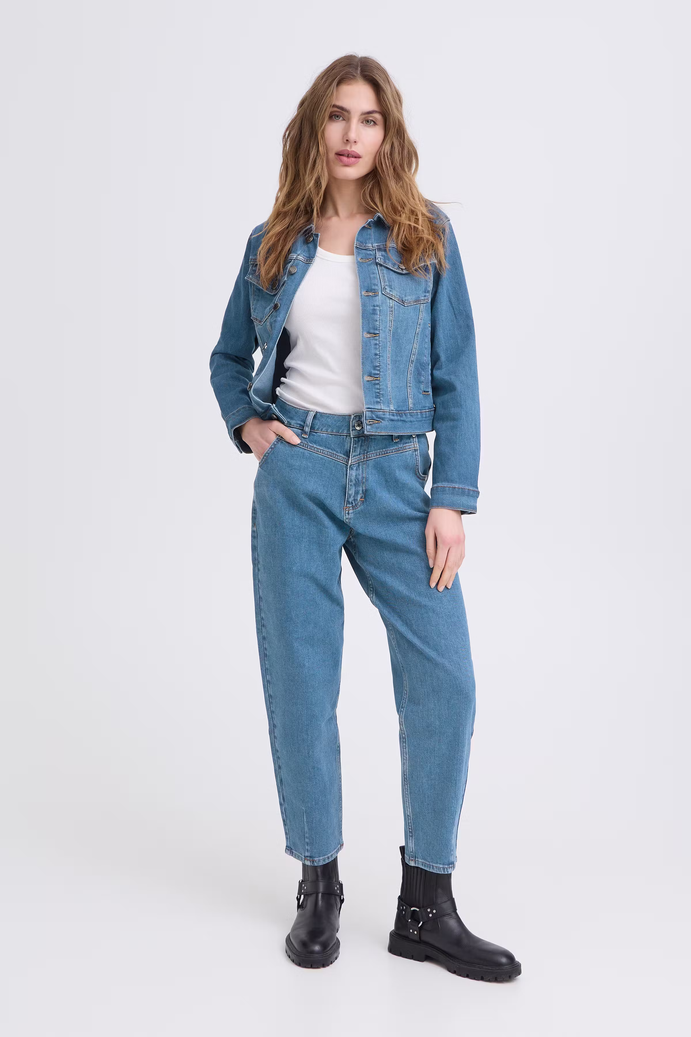 PZLIRA UHW Jeans Tapered Leg LOOKBOOK FRONT 50209032-200005