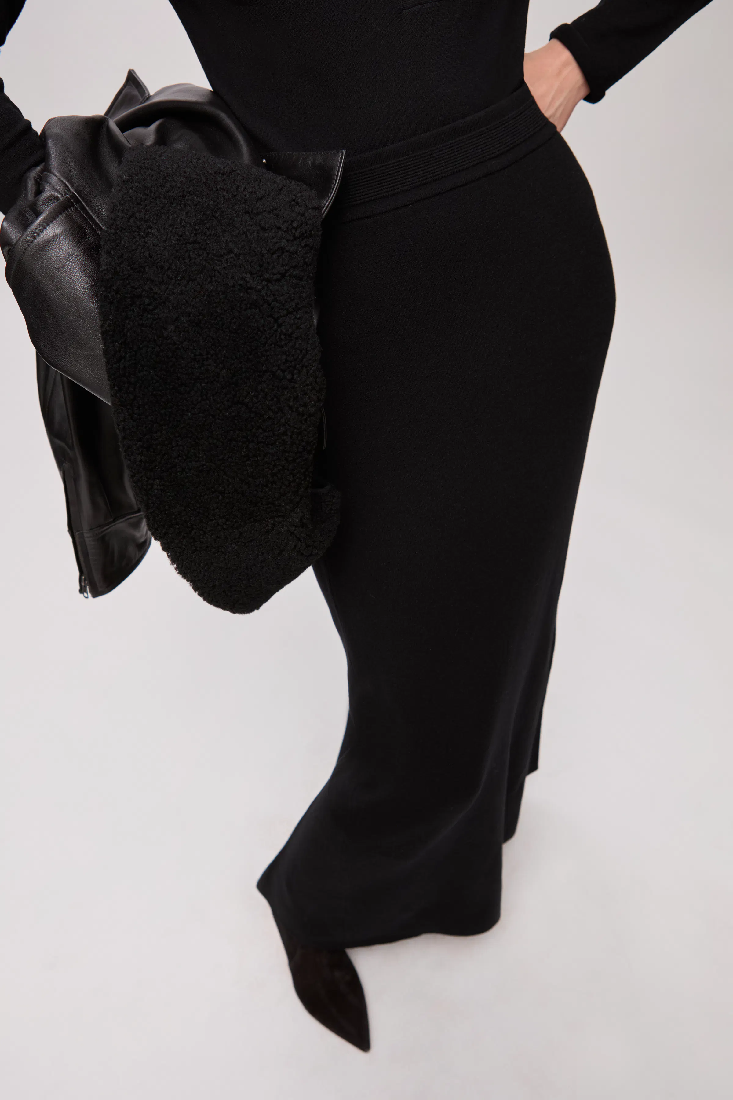 IOFeria LOOKBOOK FRONT 30600719-BK999