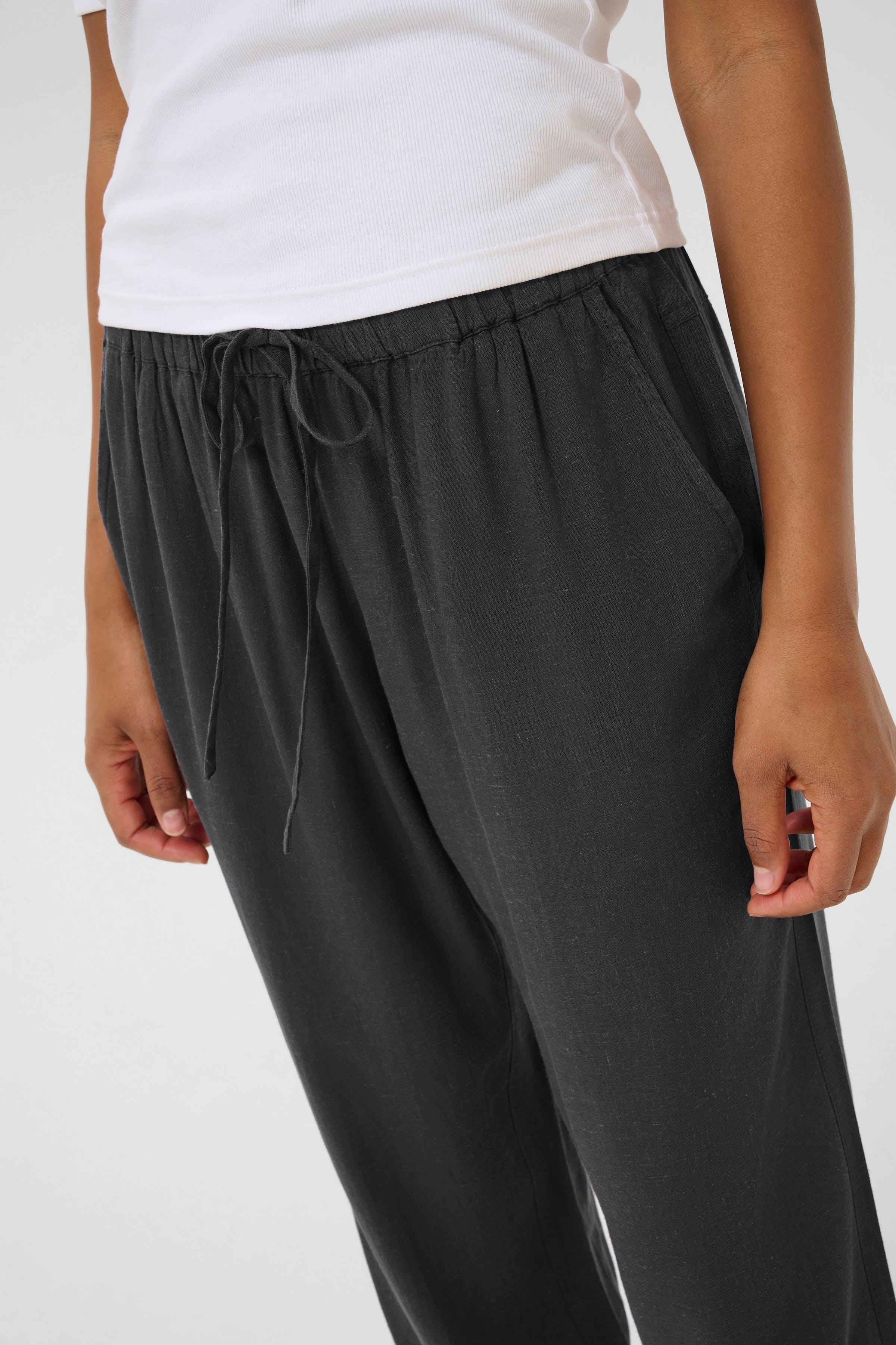 KAmilia Lin Bukser LOOKBOOK DETAIL 10509669-190205