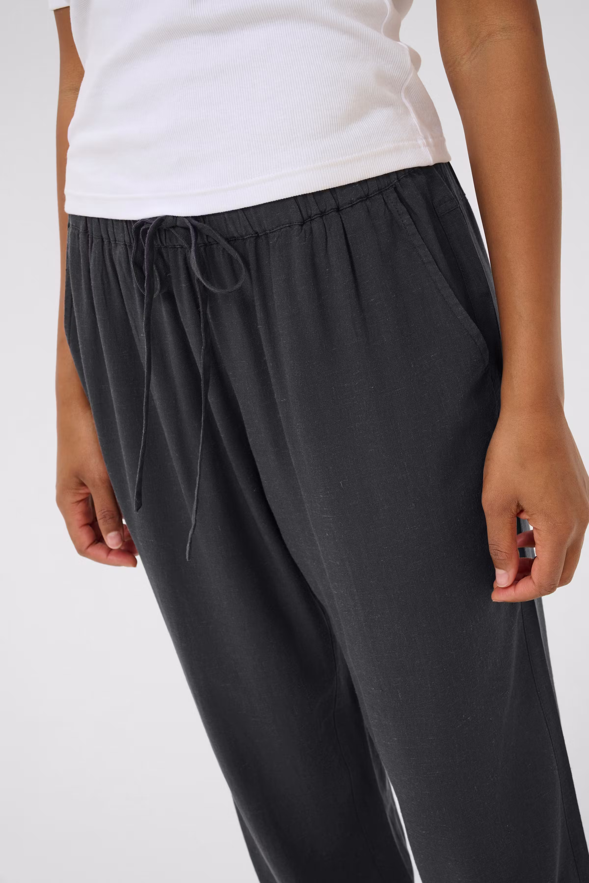 KAmilia Lin Bukser LOOKBOOK DETAIL 10509669-190205