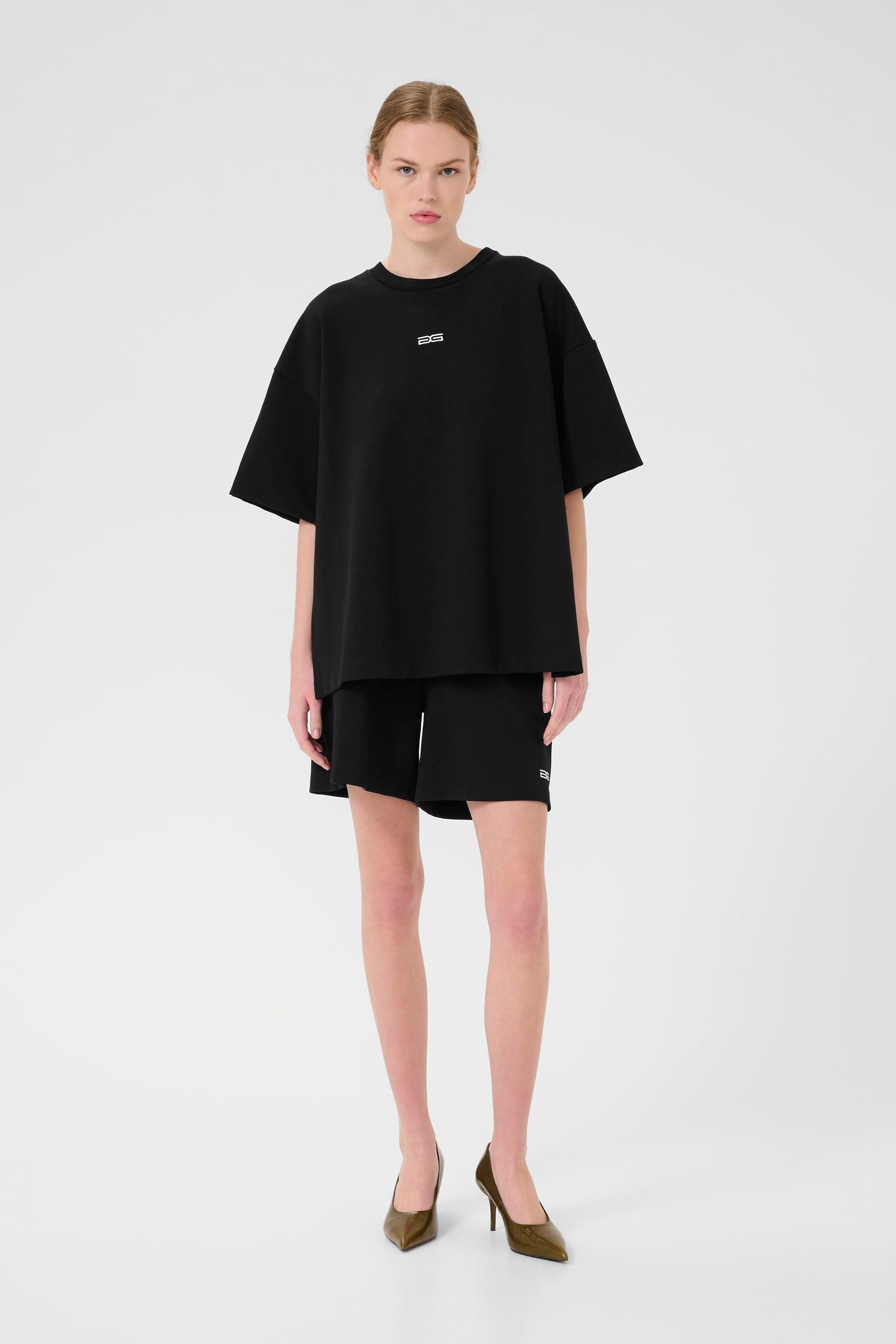 GZimina Shorts LOOKBOOK FRONT 10910317-100017