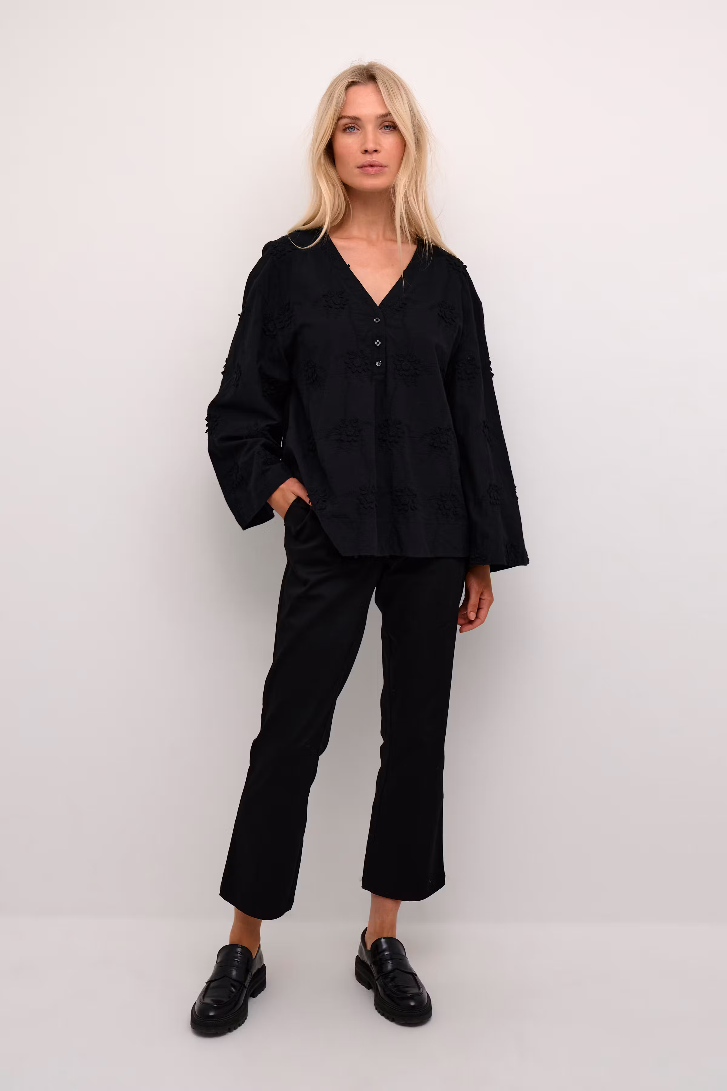 CUaidy Blouse LOOKBOOK FRONT 50111105-500012