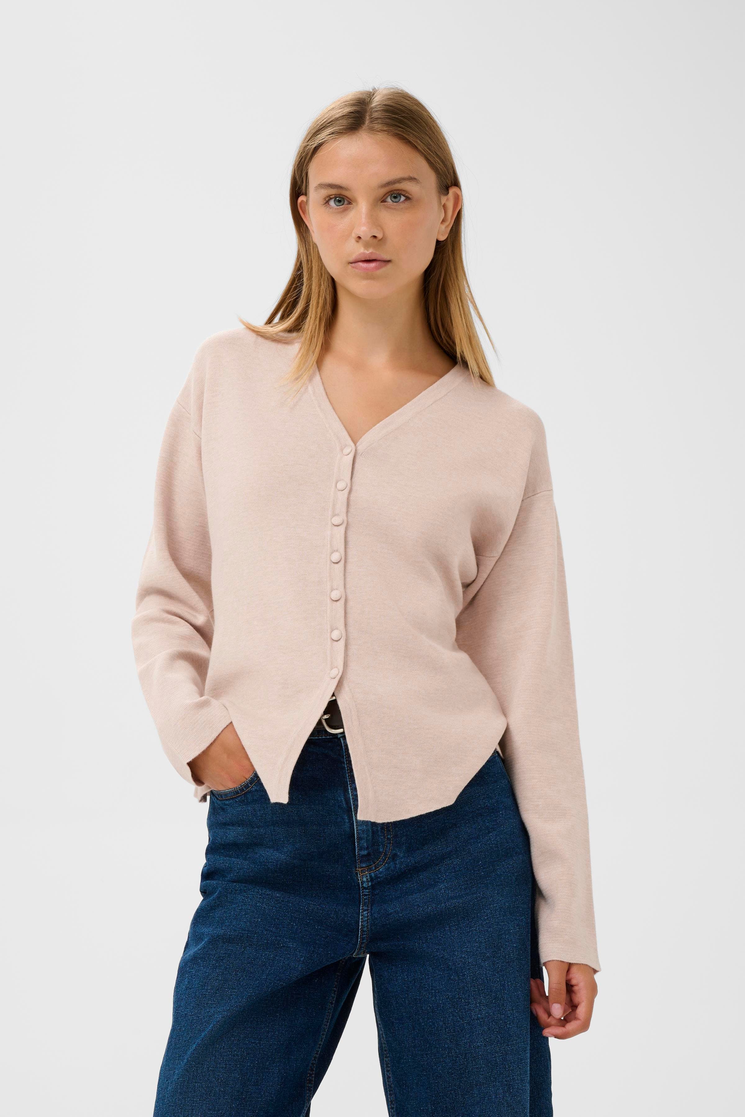 YenahIW Fitted Cardigan LOOKBOOK FRONT 30111125-1304031