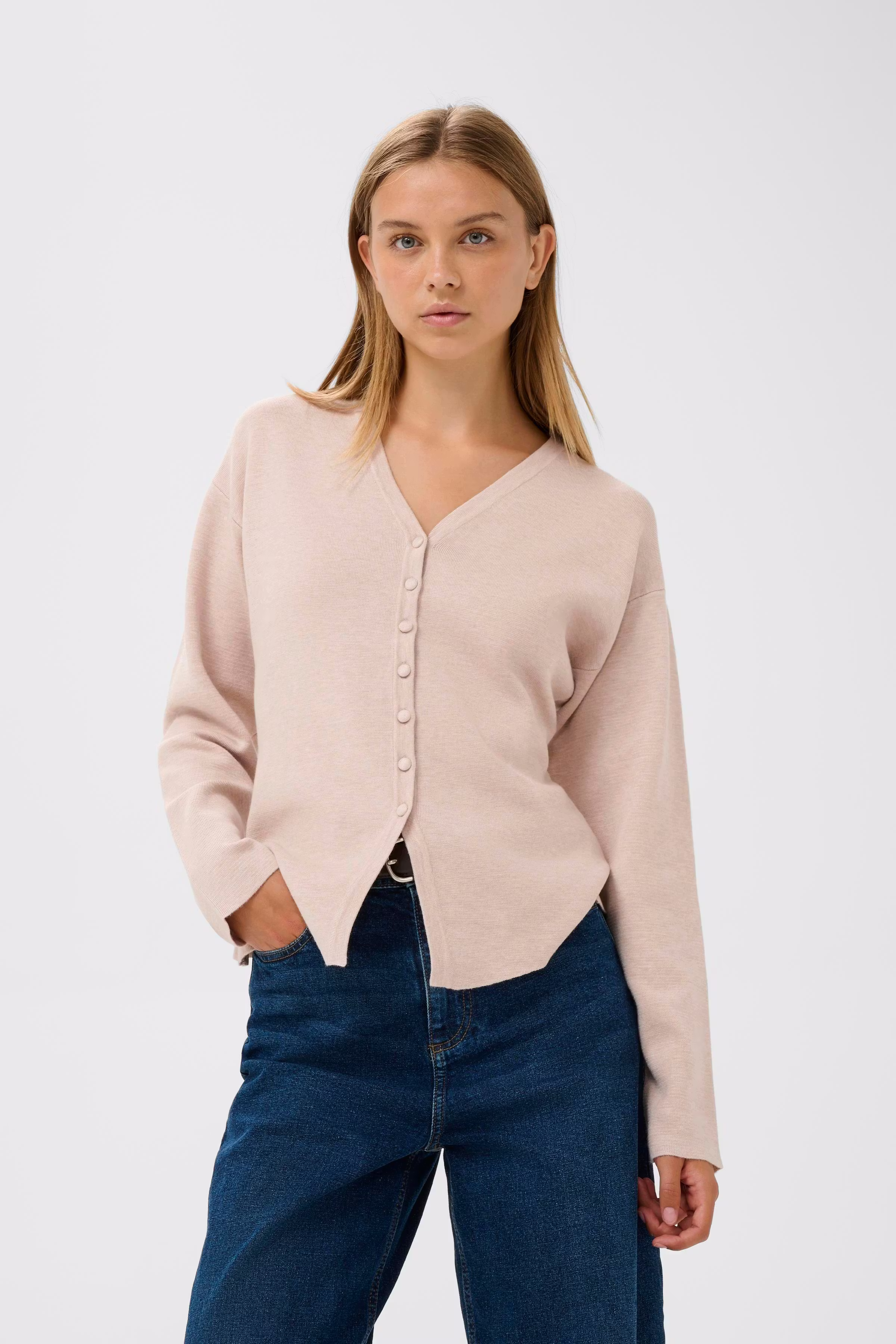 YenahIW Fitted Cardigan LOOKBOOK FRONT 30111125-1304031