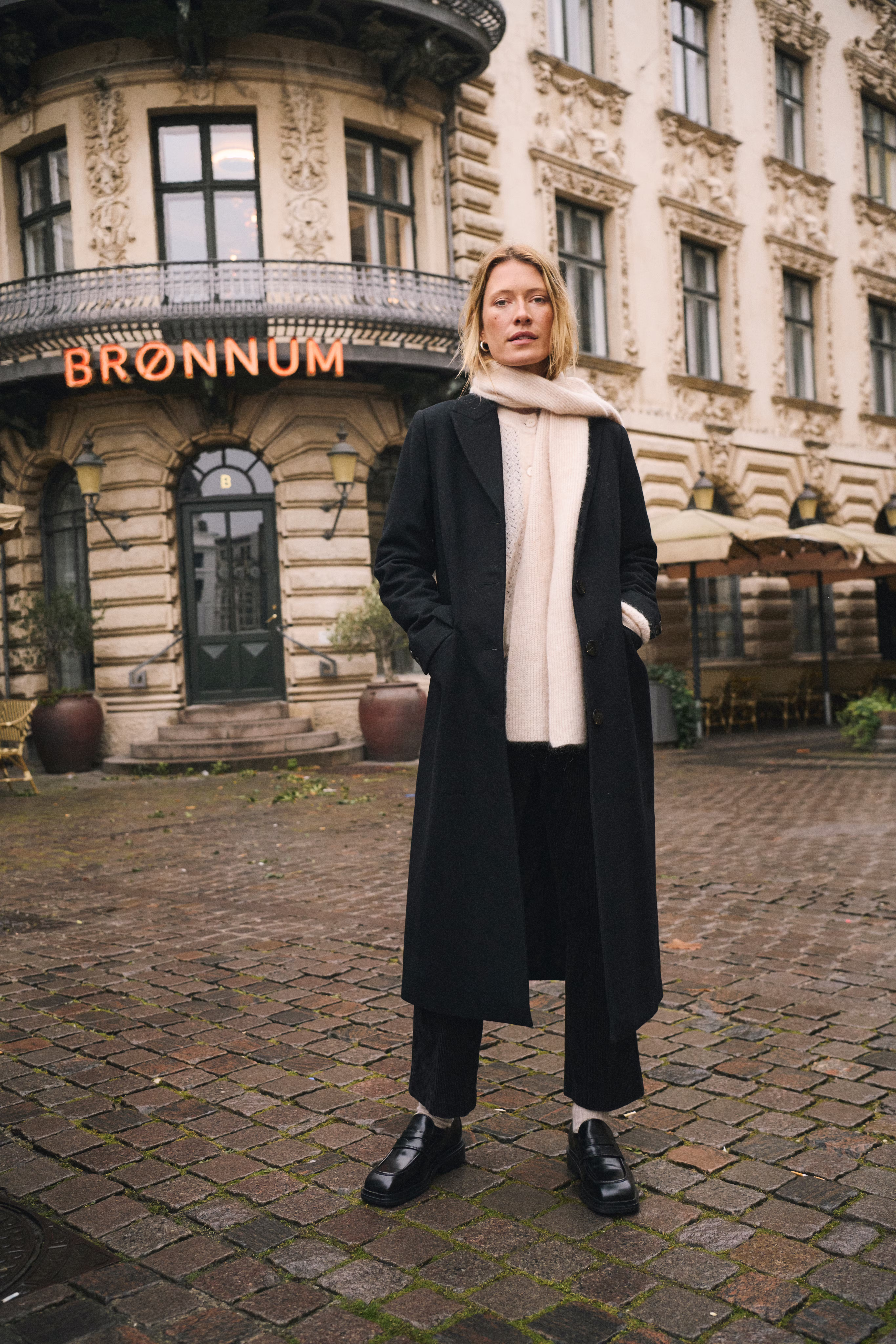 SirinaPW Mantel LOCATION NONE 30309741-194008