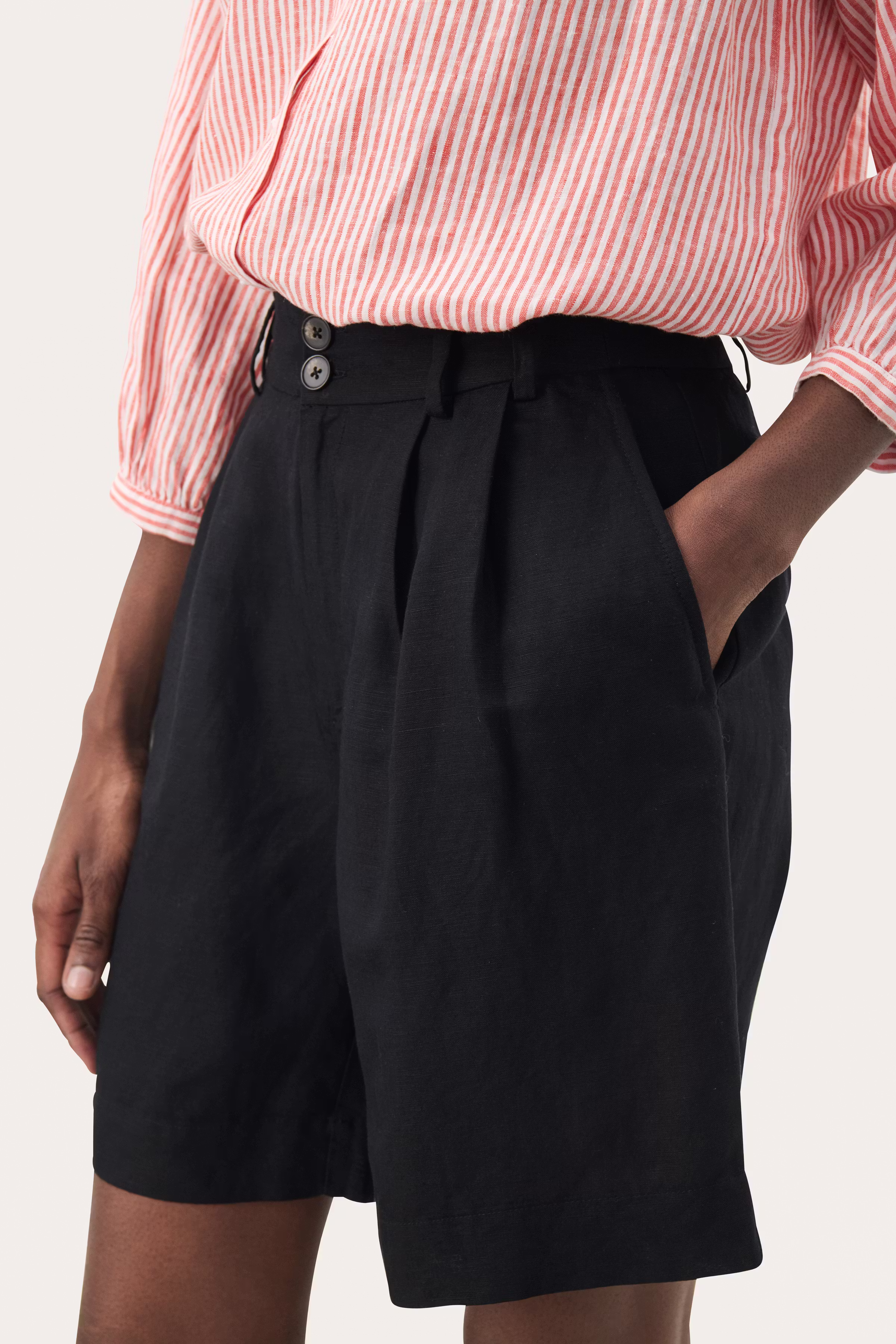 RainePW Linen Shorts LOOKBOOK DETAIL 30309603-194008