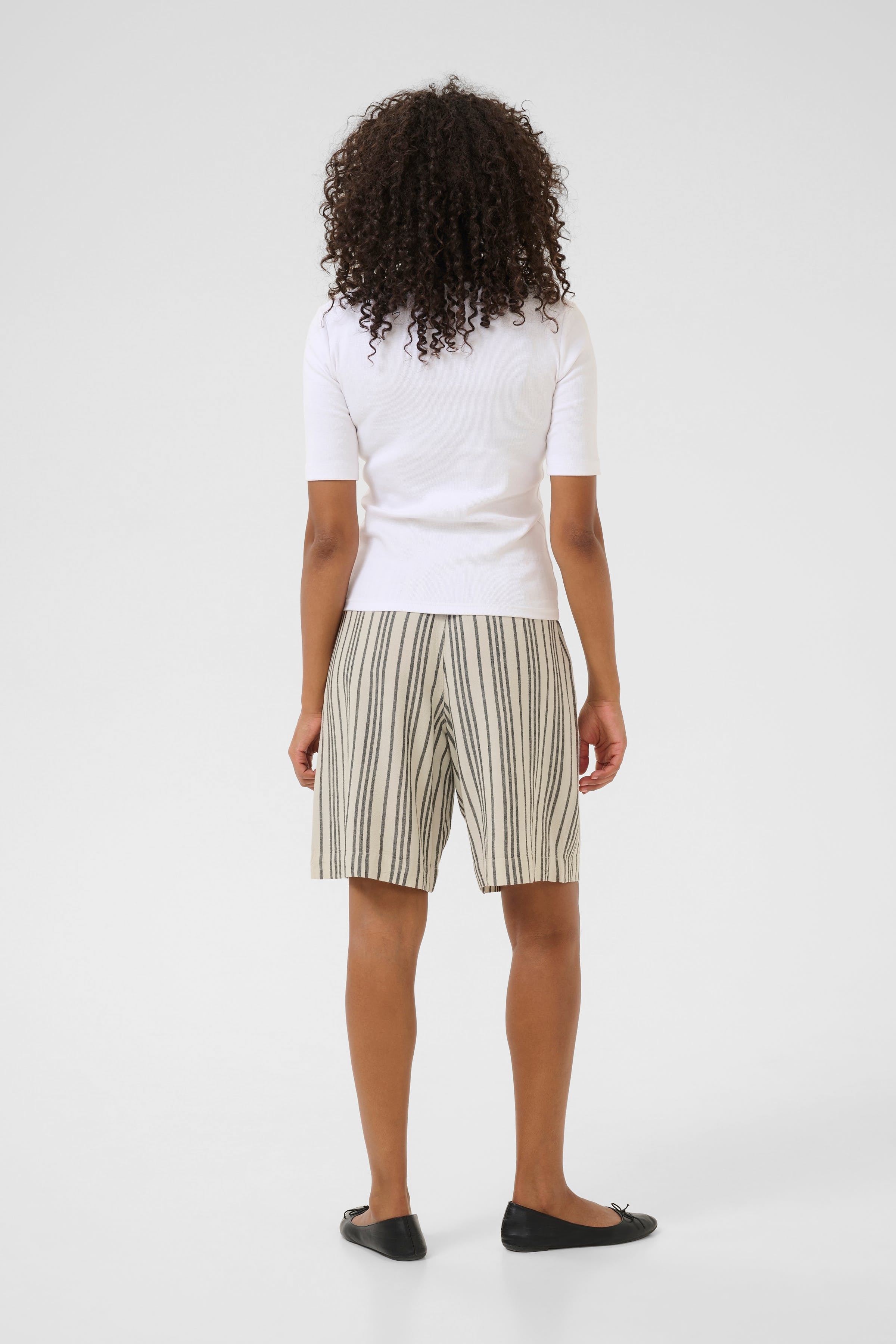 KAmilia Linen Shorts LOOKBOOK BACK 10509668-107124