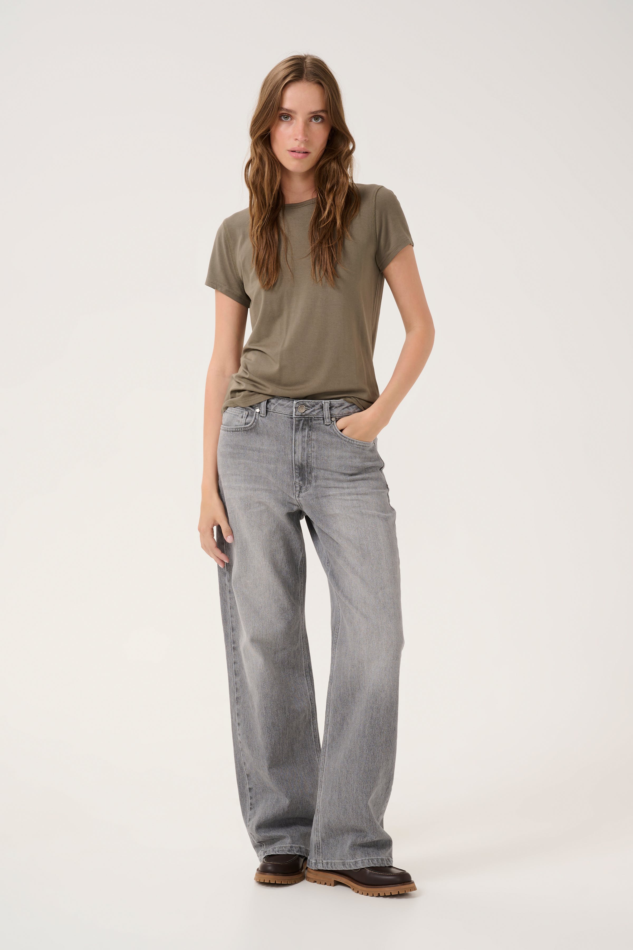 05 THE LOUIS HIGH WIDE LOOKBOOK FRONT 10704222-100074