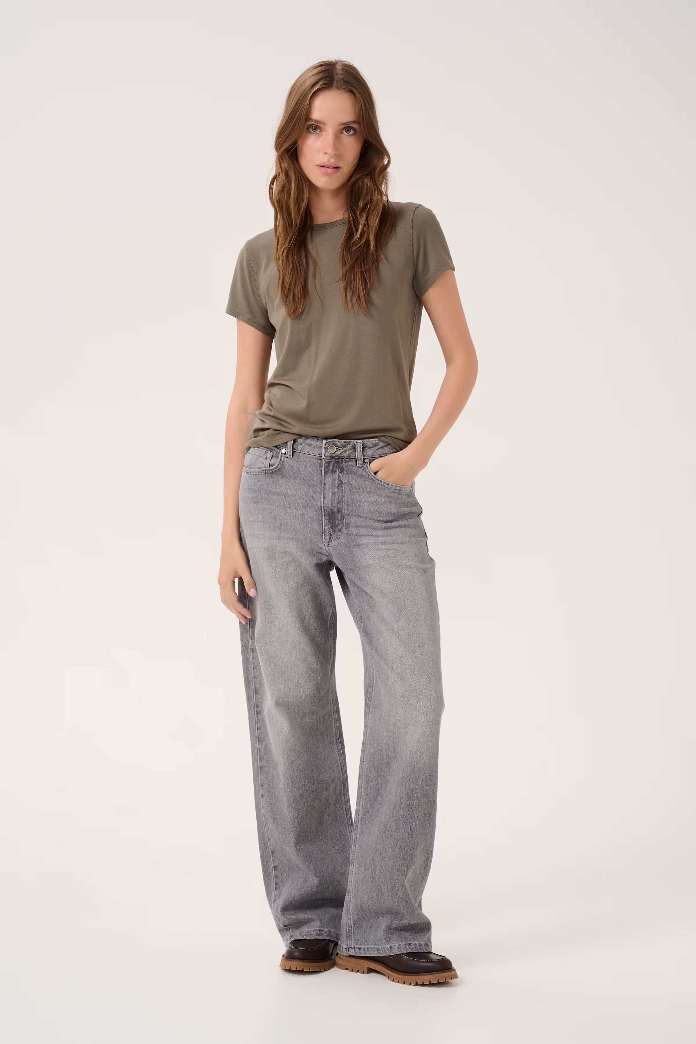 05 THE LOUIS HIGH WIDE LOOKBOOK FRONT 10704222-100074