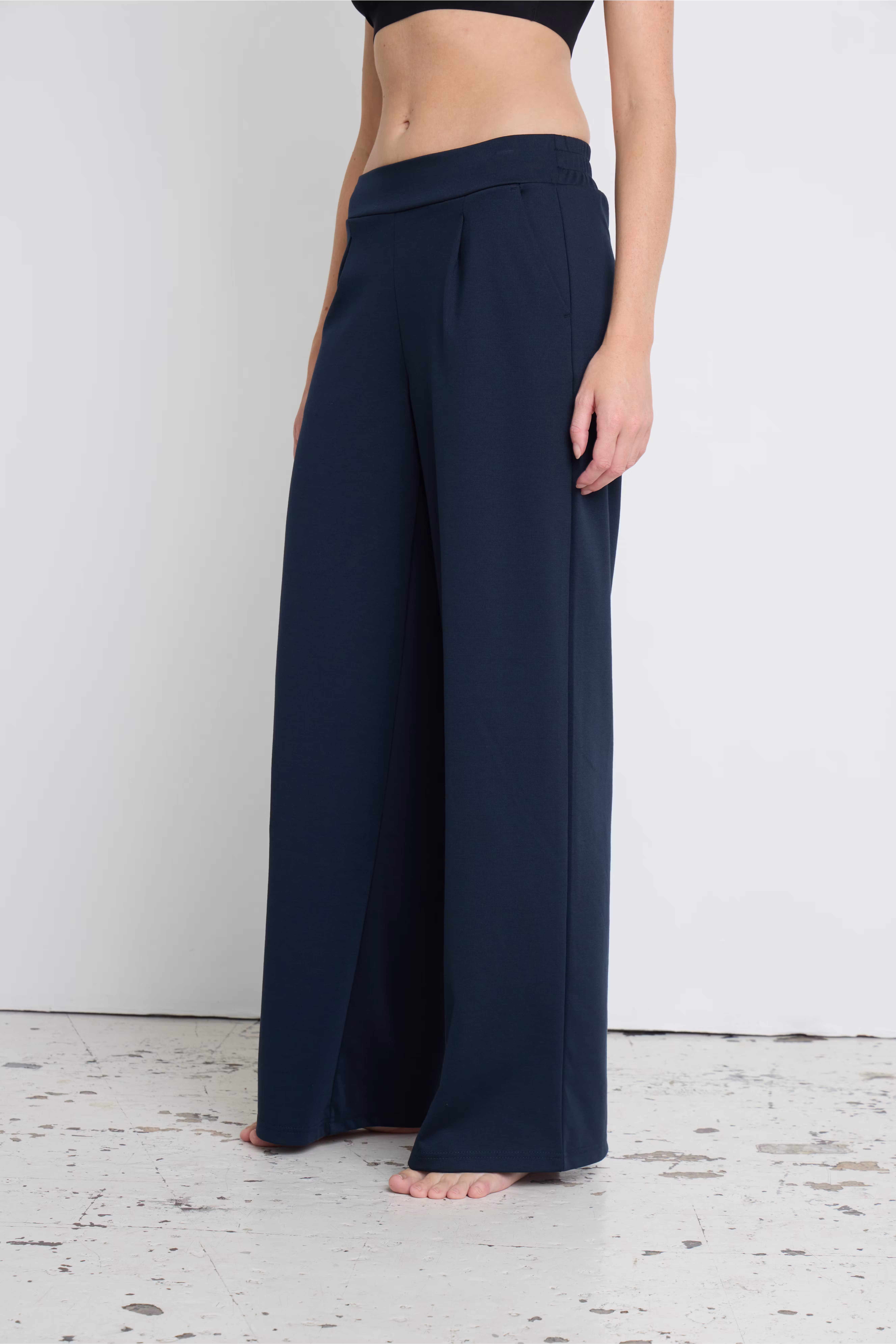 IHKATE Trousers LOCATION NONE 20118337-193831