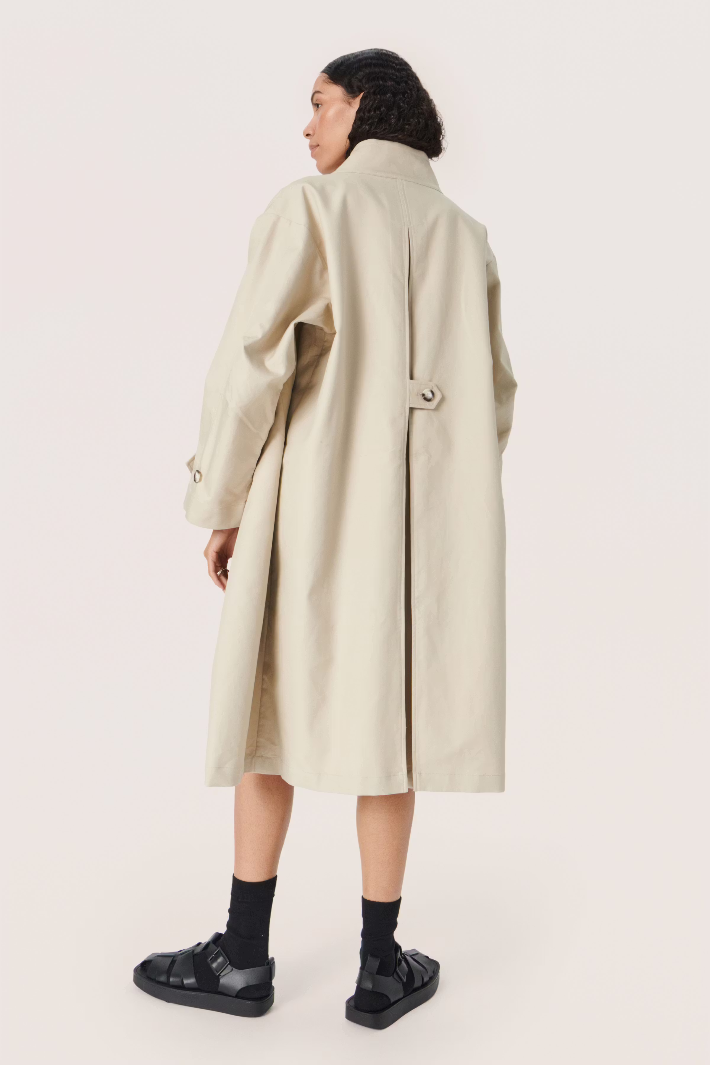 SLCade Trenchcoat LOOKBOOK BACK 30406792-151305