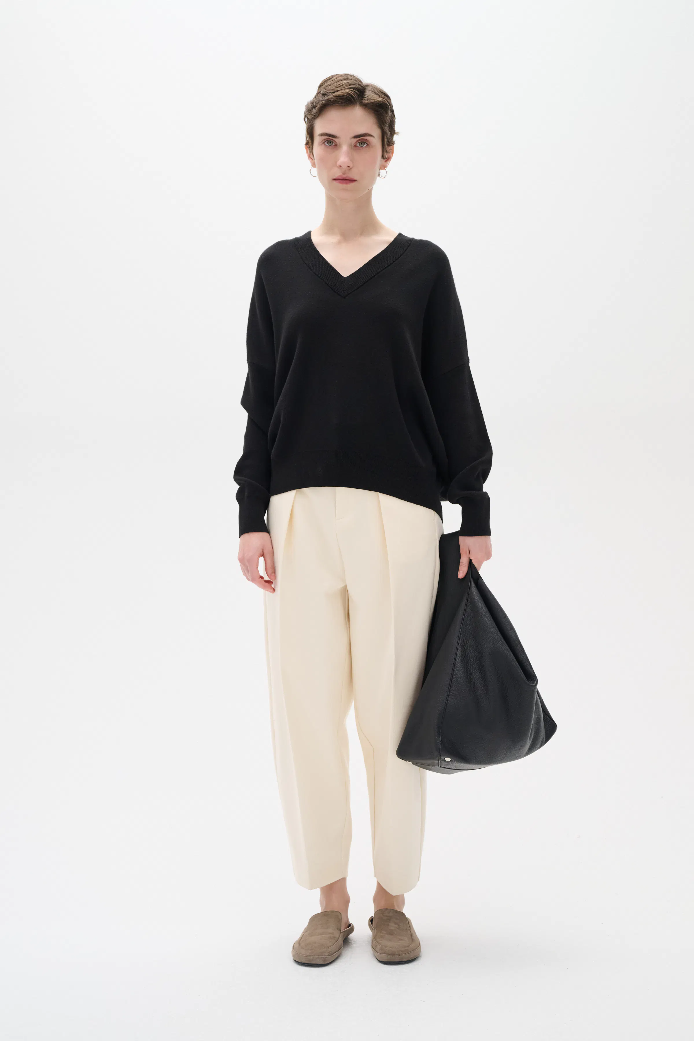 FosterIW V-neck Pullover LOOKBOOK FRONT 30106899-194008
