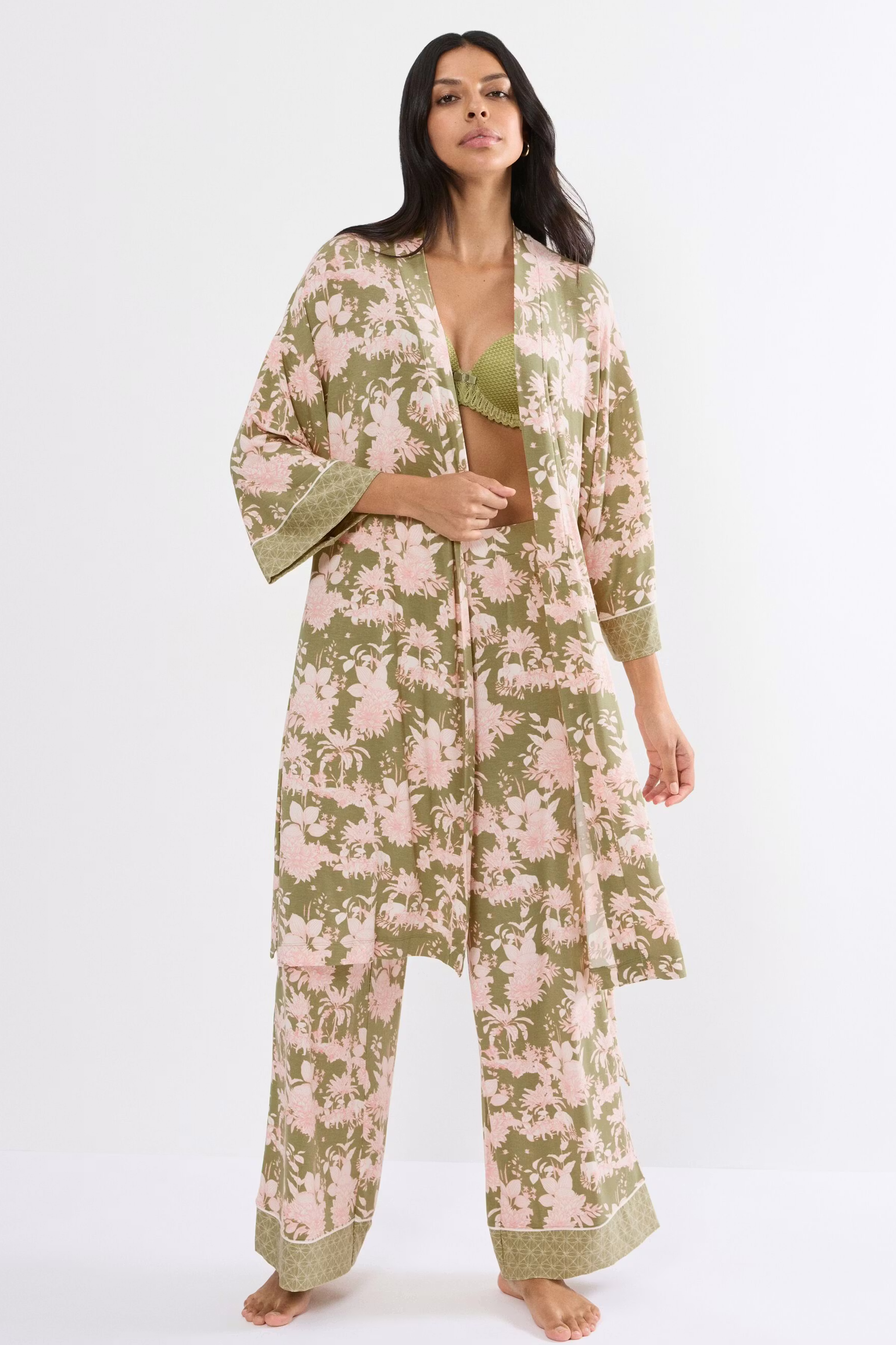 Triumph Nachtmode LOOKBOOK FRONT 40500320-T0031