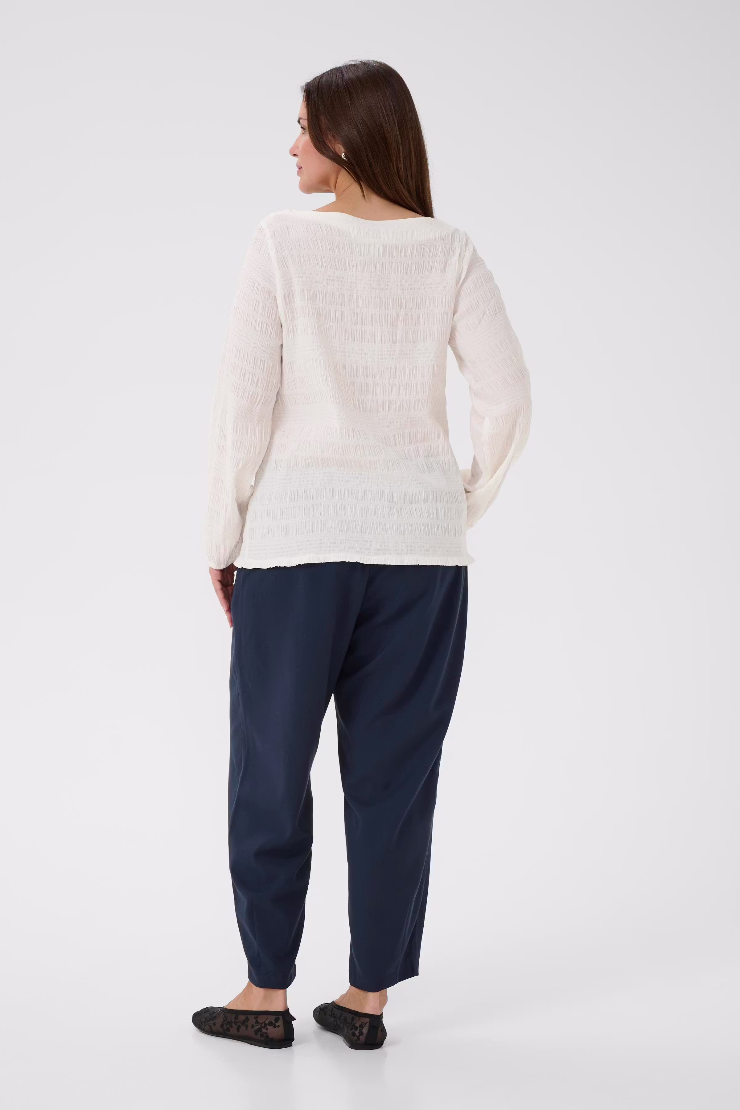 KCjourtney Blouse LOOKBOOK BACK 10584027-110602