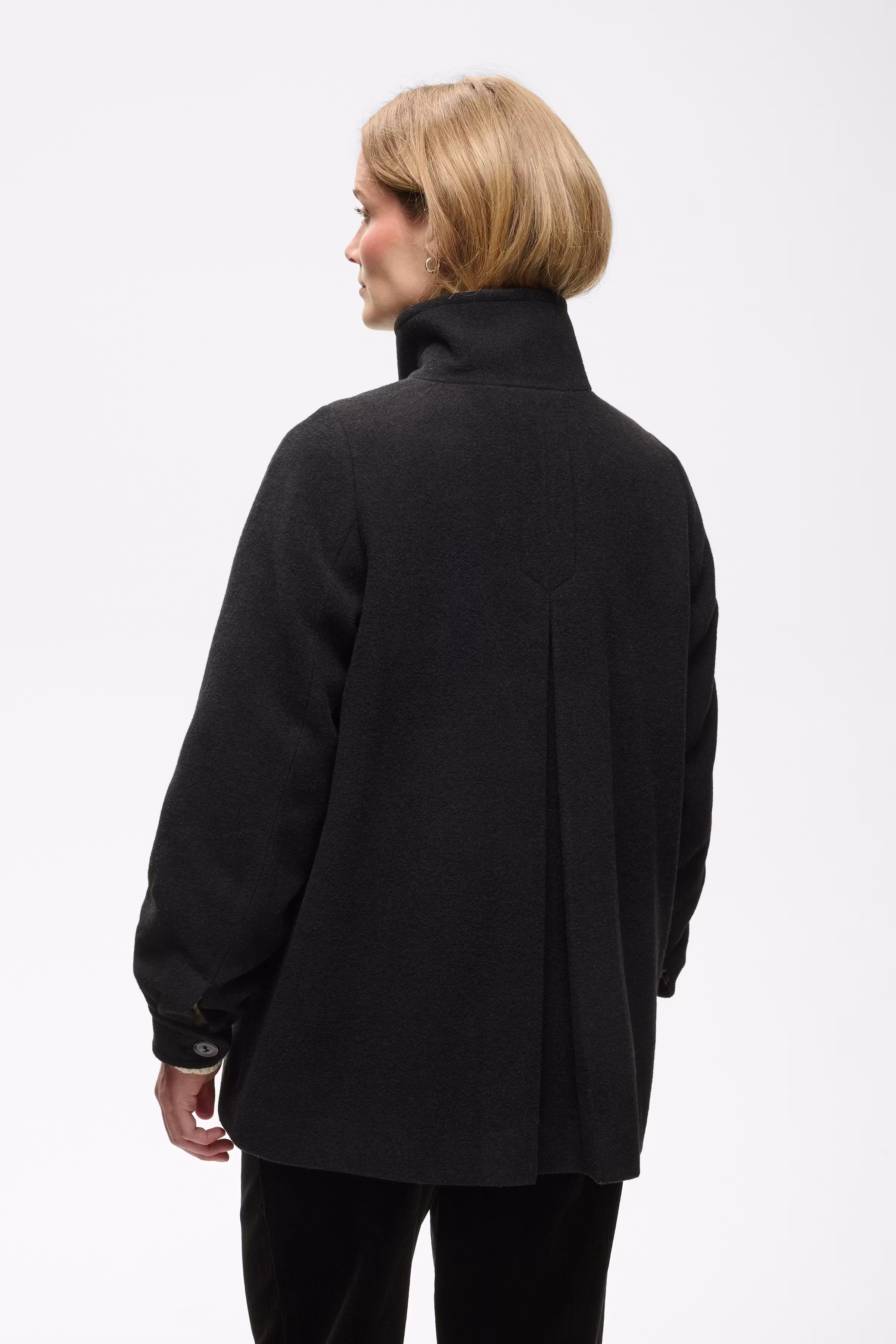 CeciliaPW Mantel LOOKBOOK BACK 30310639-194008