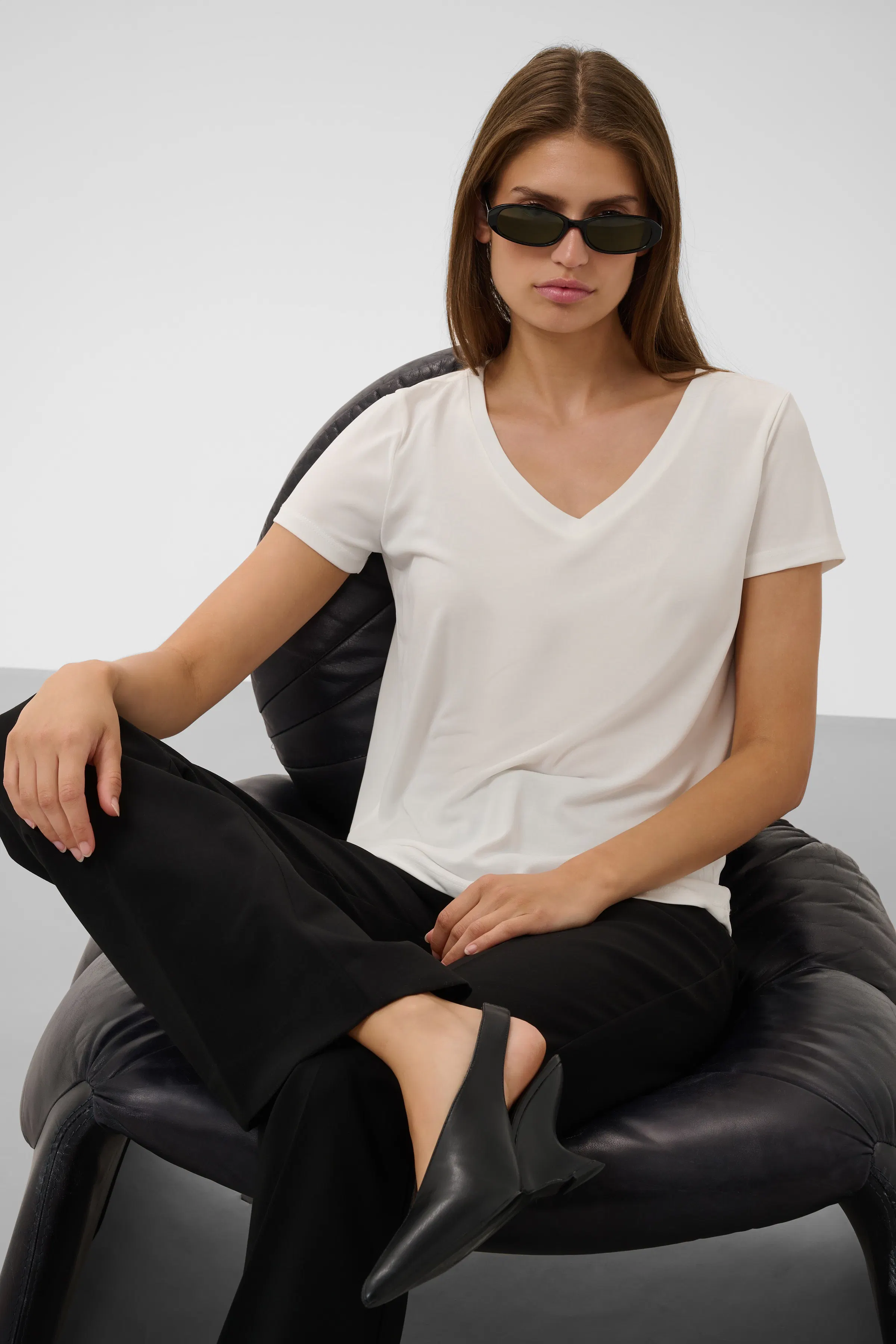 SLColumbine V-neck T-shirt LOOKBOOK DETAIL 30404284-40093