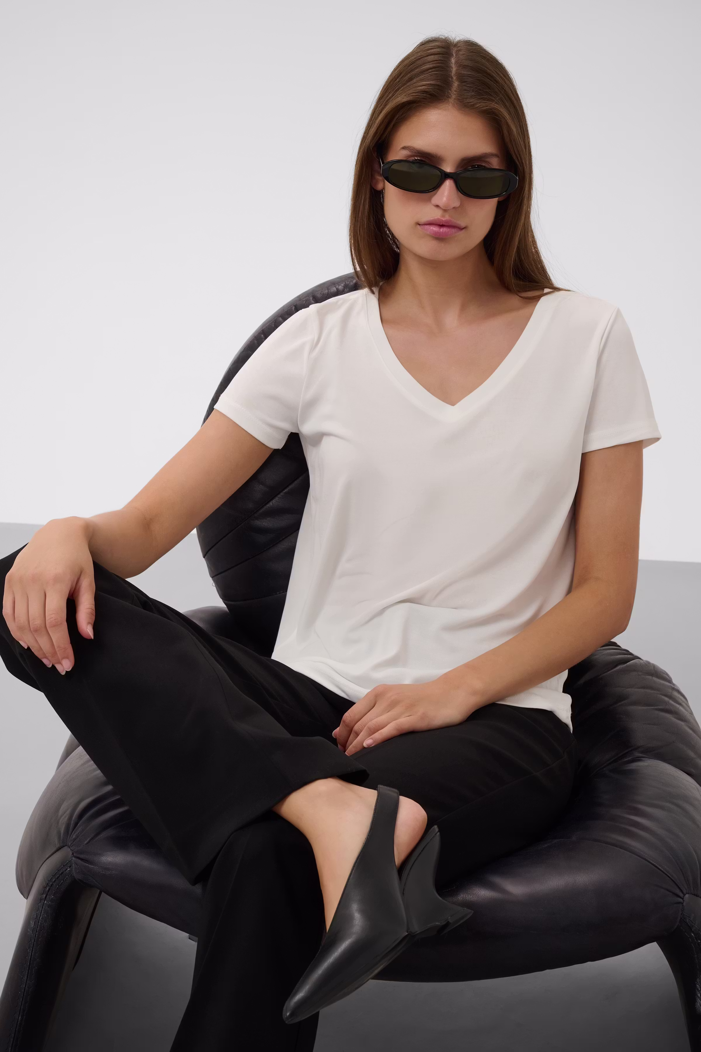 SLColumbine V-neck T-shirt LOOKBOOK DETAIL 30404284-40093