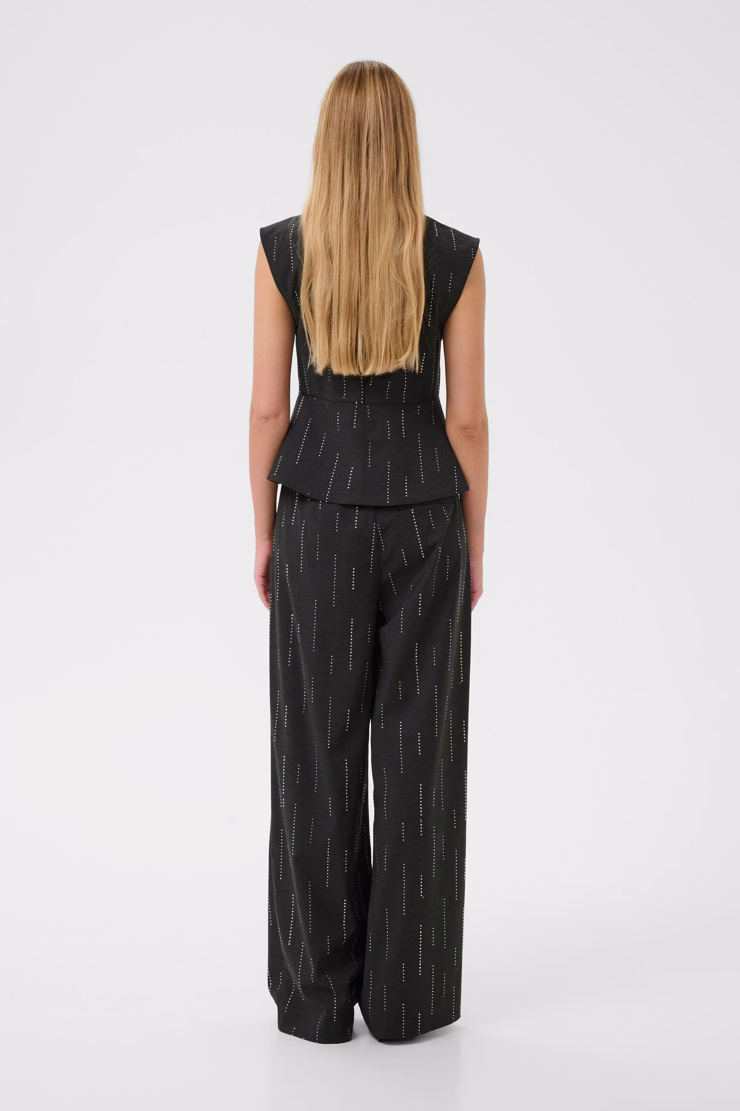 GZadira Hose LOOKBOOK BACK 10910708-100494