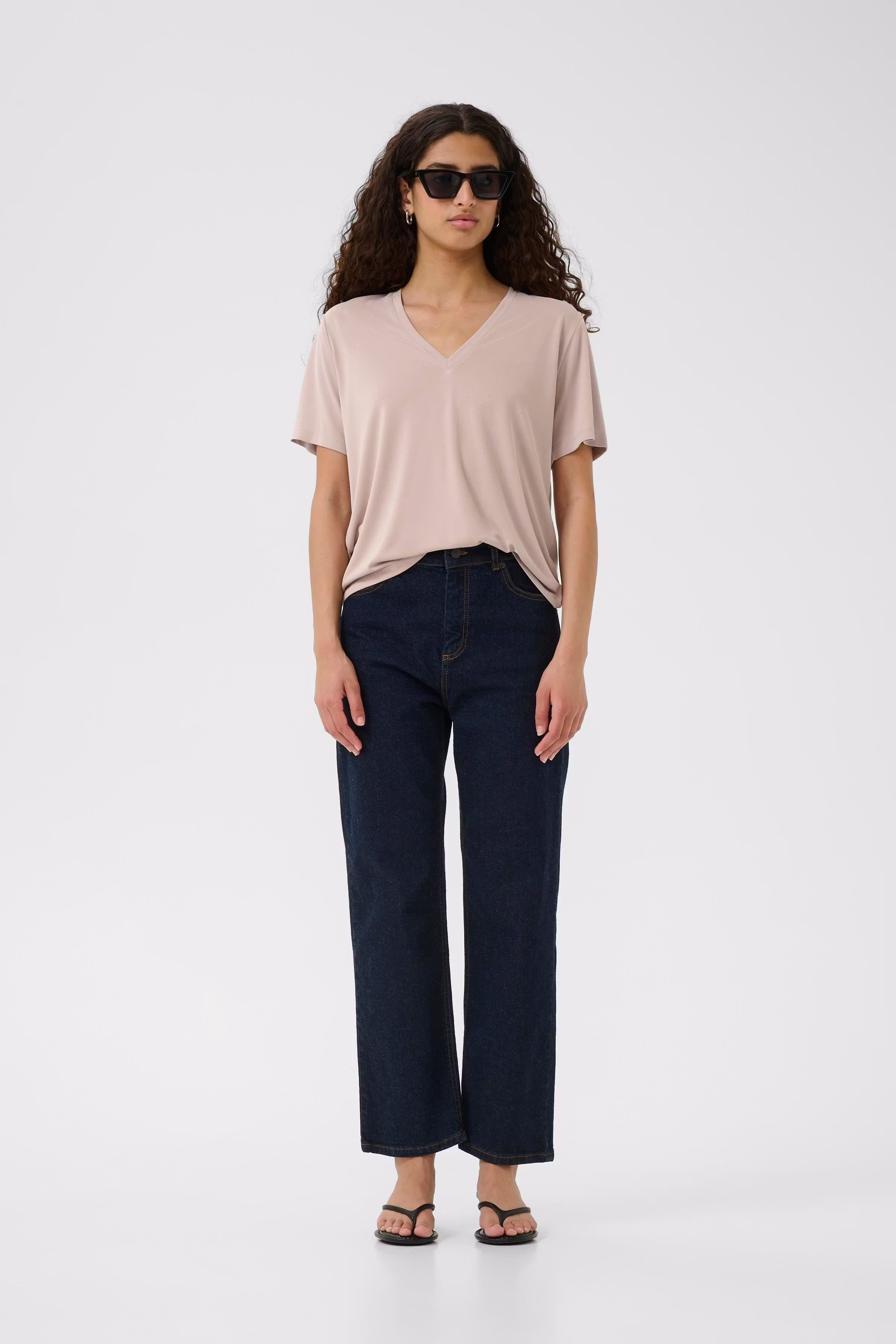 LilianaIW Base V-Neck T-shirt LOOKBOOK FRONT 30109353-151506